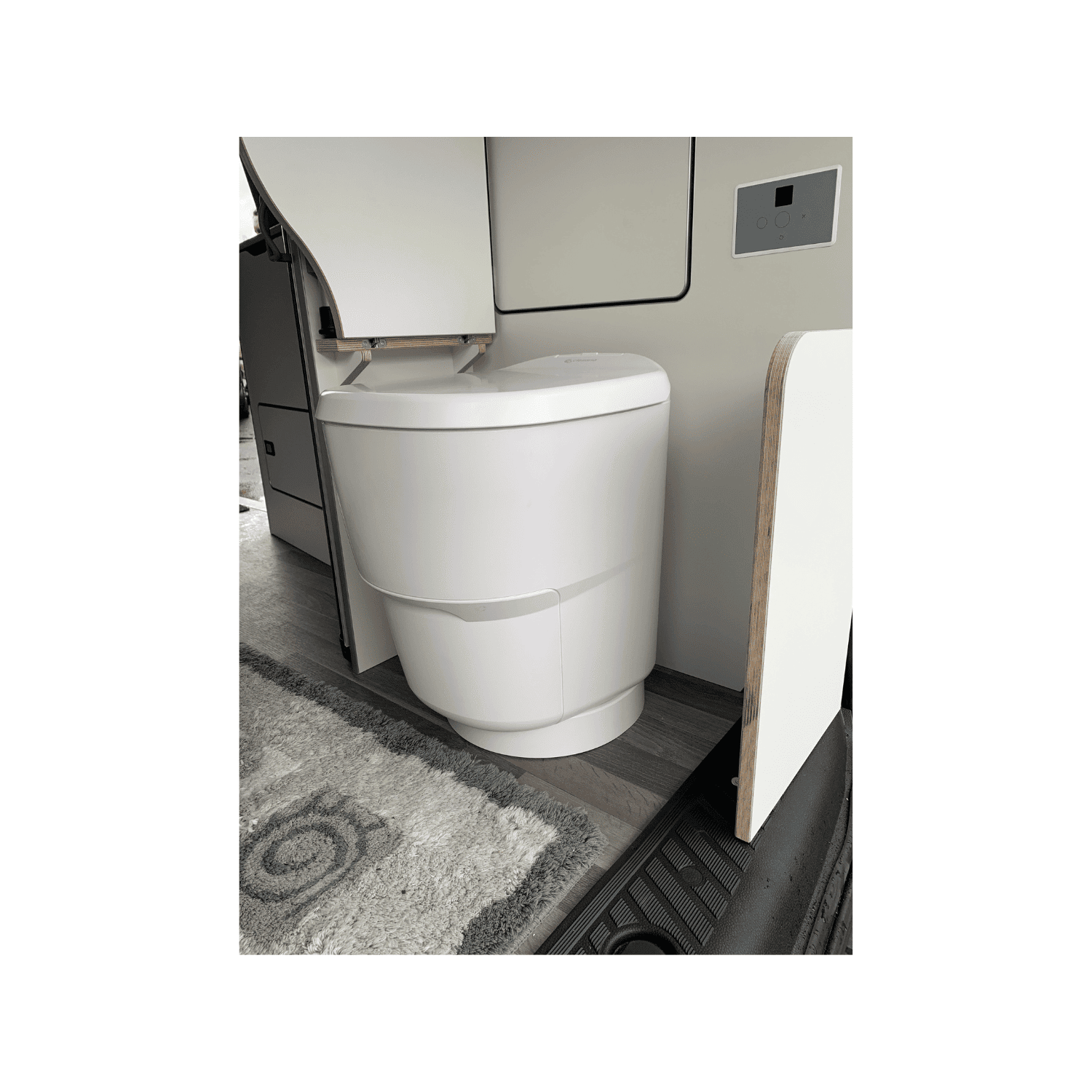 <b>Clesana C1 Rundsockel</b> <br> wasserlose Toilette mit Beutelschweiß-System