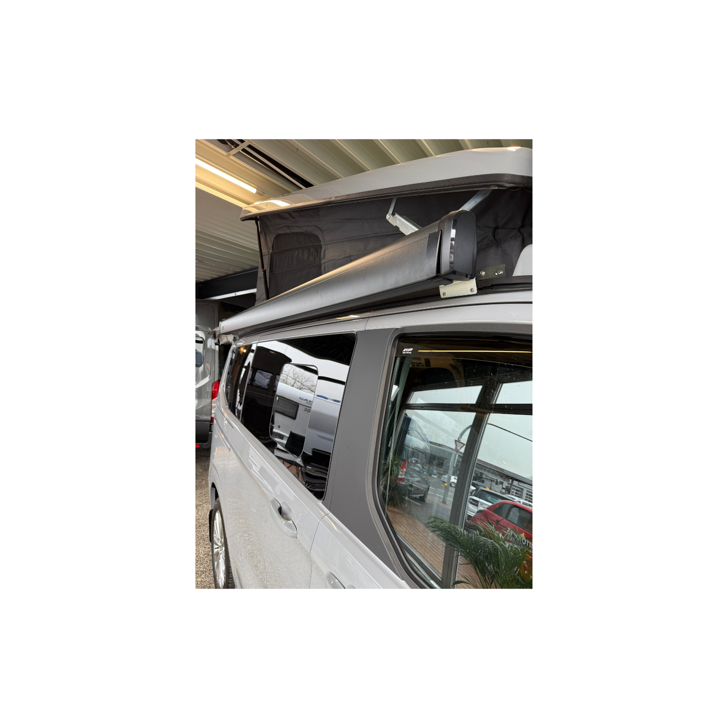<b>Markise Thule Omnistor 4200 in 2,60x2,00 m</b> <br> inkl. Adapter für das Aufstelldach V710