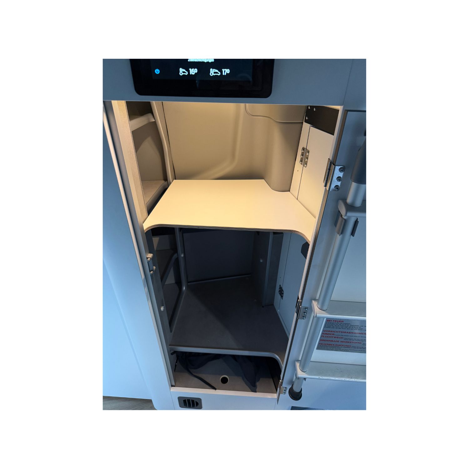 <b>Einlegeboden oben</b> <br>für den Kleiderschrank