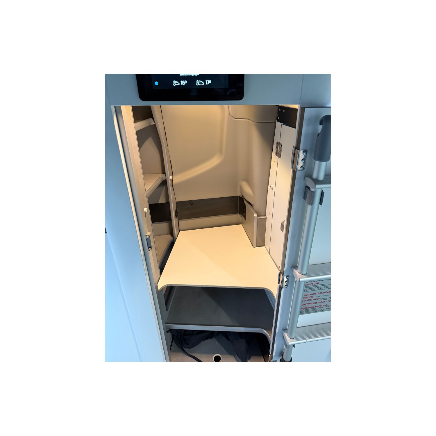 <b>Einlegeboden unten</b> <br>für den Kleiderschrank