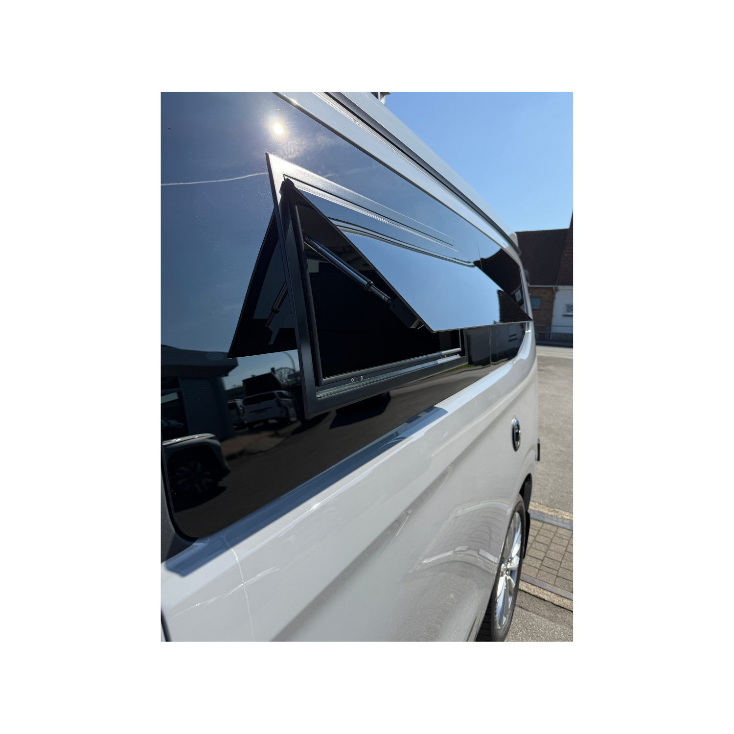 <b>Seitenscheibe mit Ausstelfenster</b> <br> Rechts / Beifahrerseite