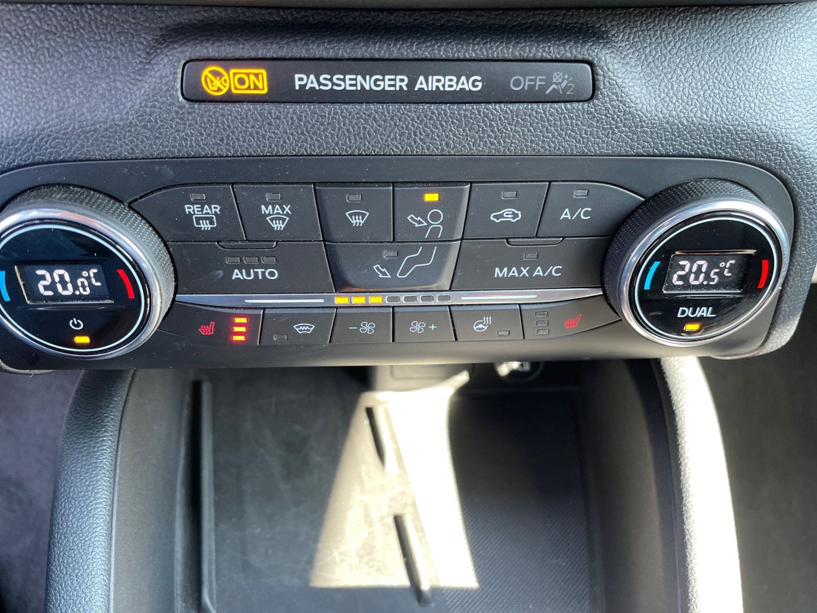 Fahrzeugabbildung Ford Kuga 1.5 EcoBoost ST-Line+PDC+KeyFree+Navi+...
