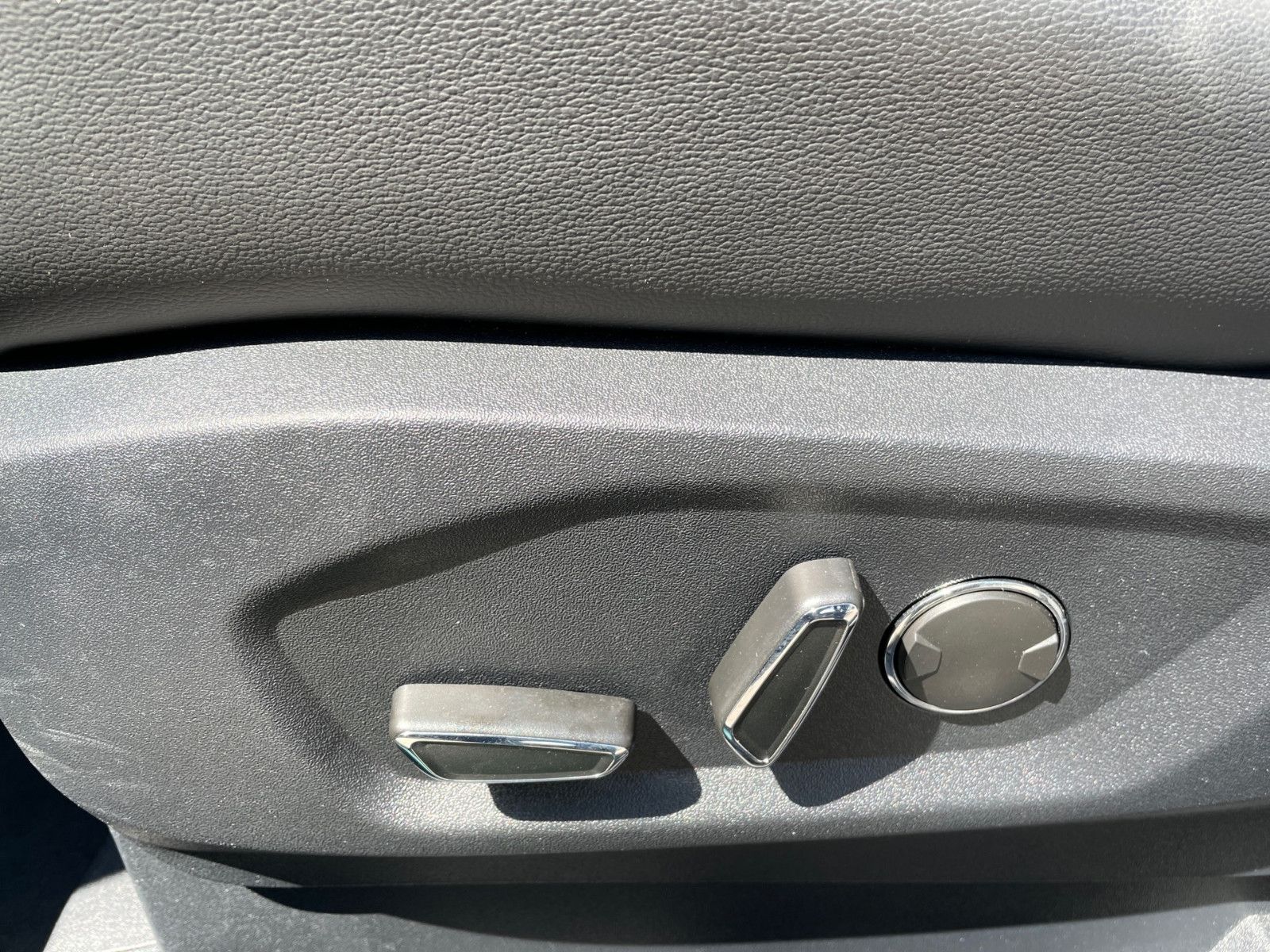 Fahrzeugabbildung Ford S-Max 2.0 EcoBlue Aut. ST-Line+LED+ACC+AHK+...