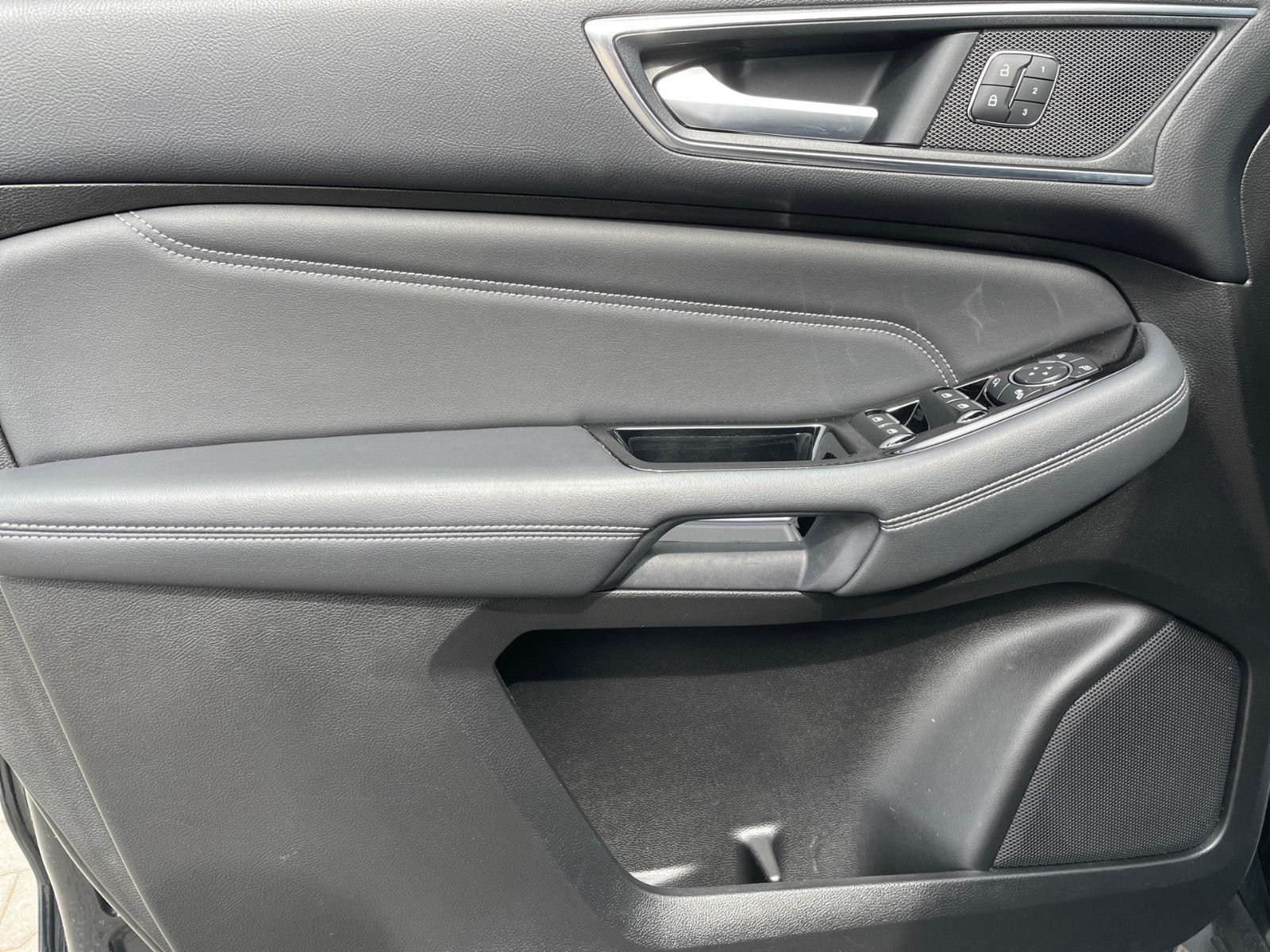 Fahrzeugabbildung Ford Galaxy 2.0 TDCi Titanium+LED+KeyFree+...