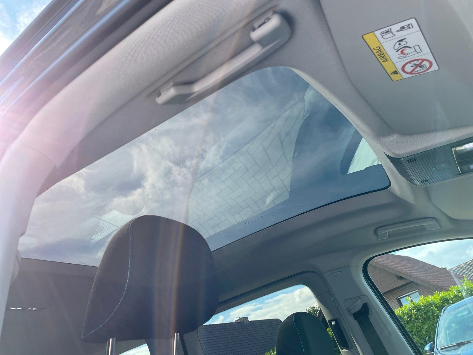 Fahrzeugabbildung Ford Tourneo Connect Active AWD+Panorama+LED+7 Sitzer