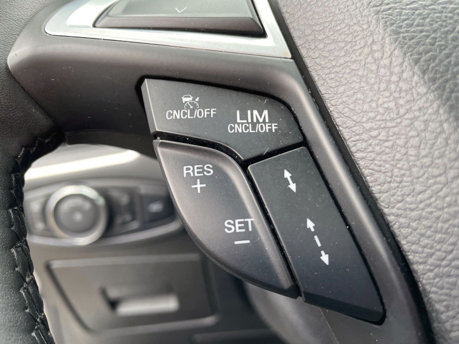 Fahrzeugabbildung Ford S-MAX 2.0 TDCi Titanium + LED+AHK+Panorama+...