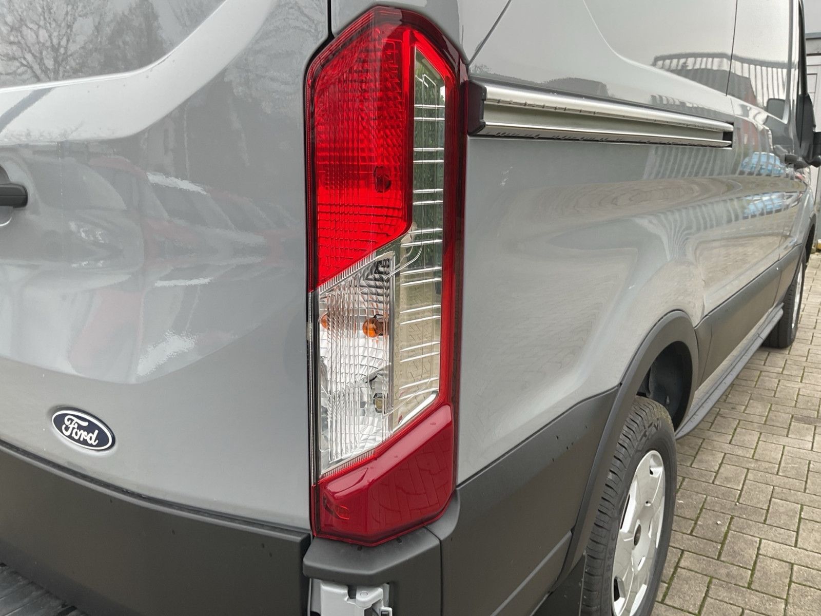 Fahrzeugabbildung Ford MATIST FAMILY L 5 Sitzplätze und 4 Schlafplätze