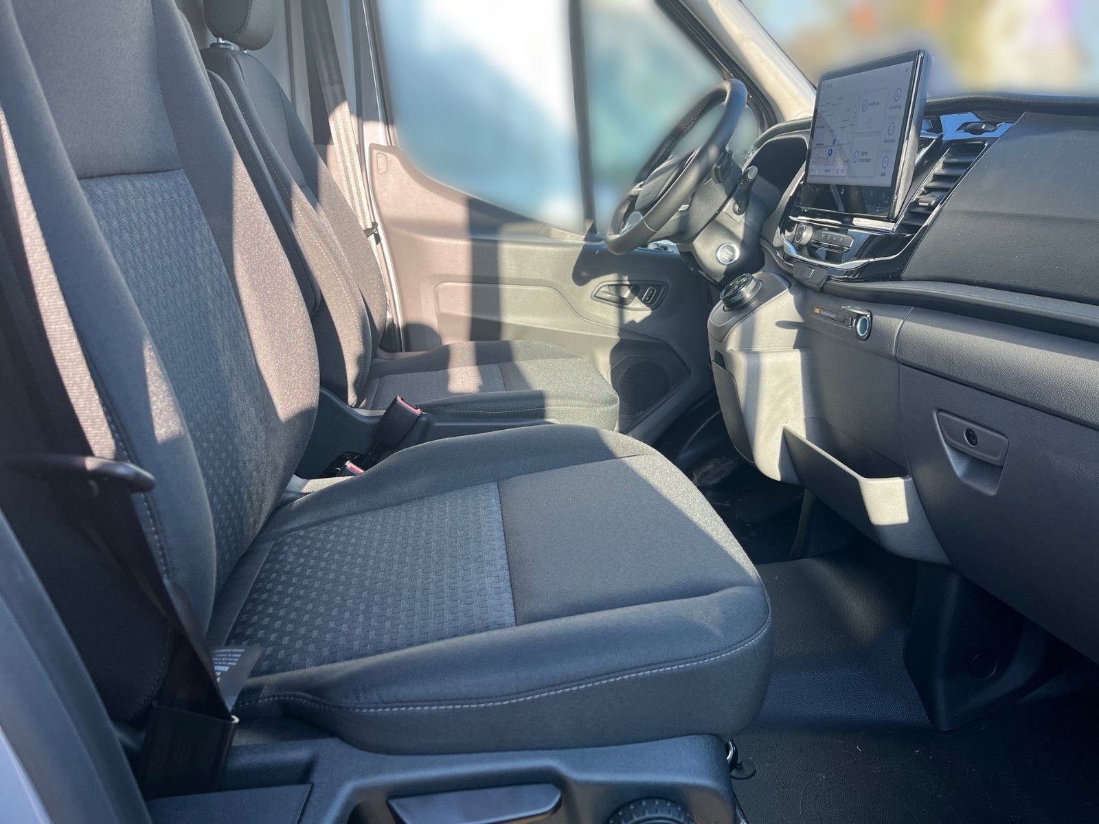 Fahrzeugabbildung Ford MATIST FAMILY L 5 Sitzplätze und 4 Schlafplätze