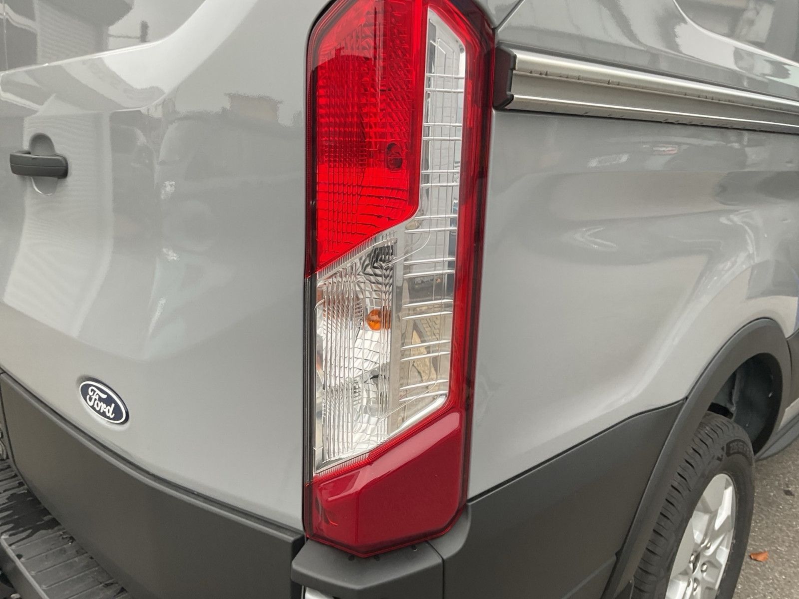 Fahrzeugabbildung Ford MATIST FAMILY L 5 Sitzplätze und 4 Schlafplätze