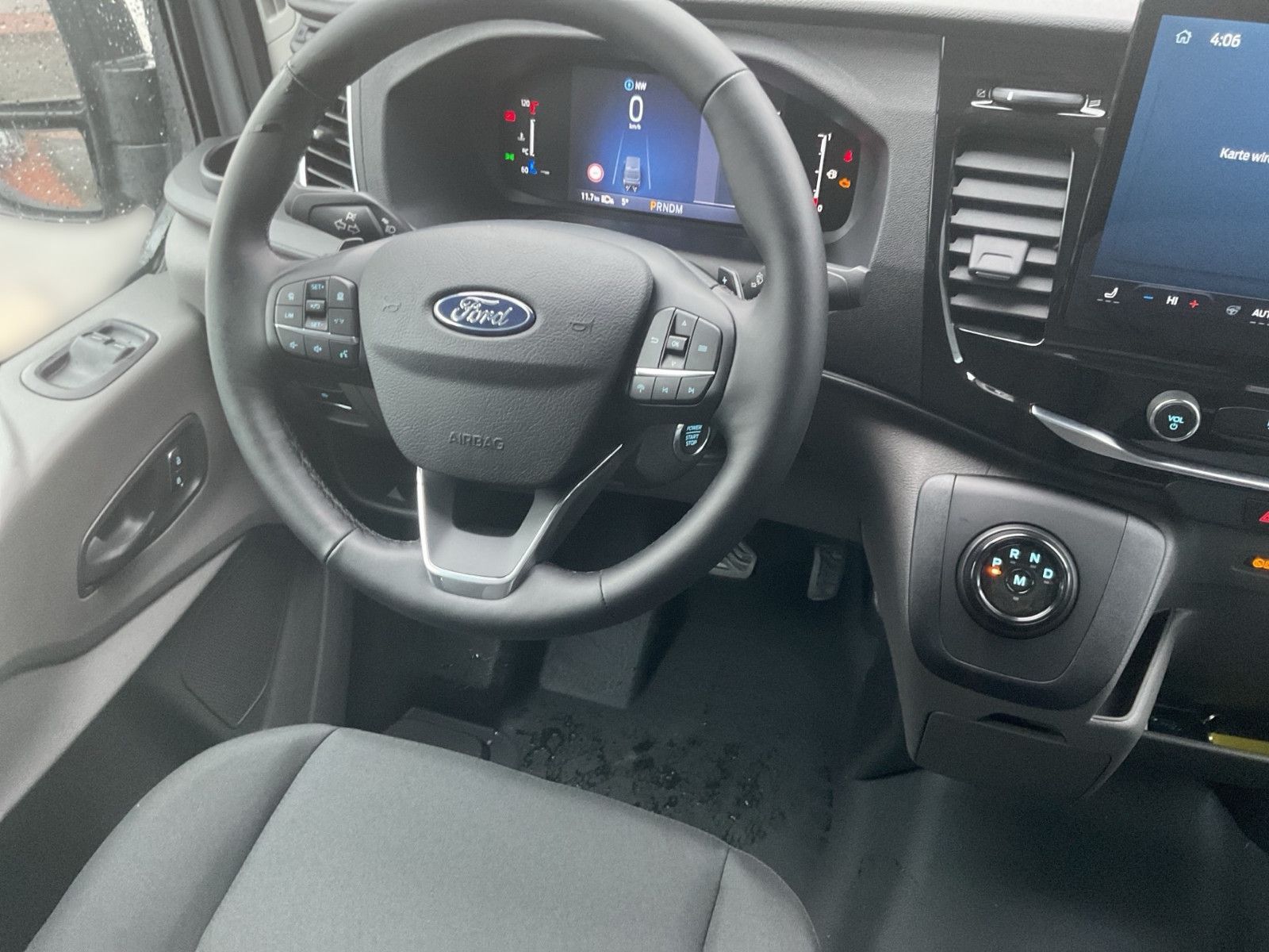Fahrzeugabbildung Ford MATIST FAMILY L 5 Sitzplätze und 4 Schlafplätze
