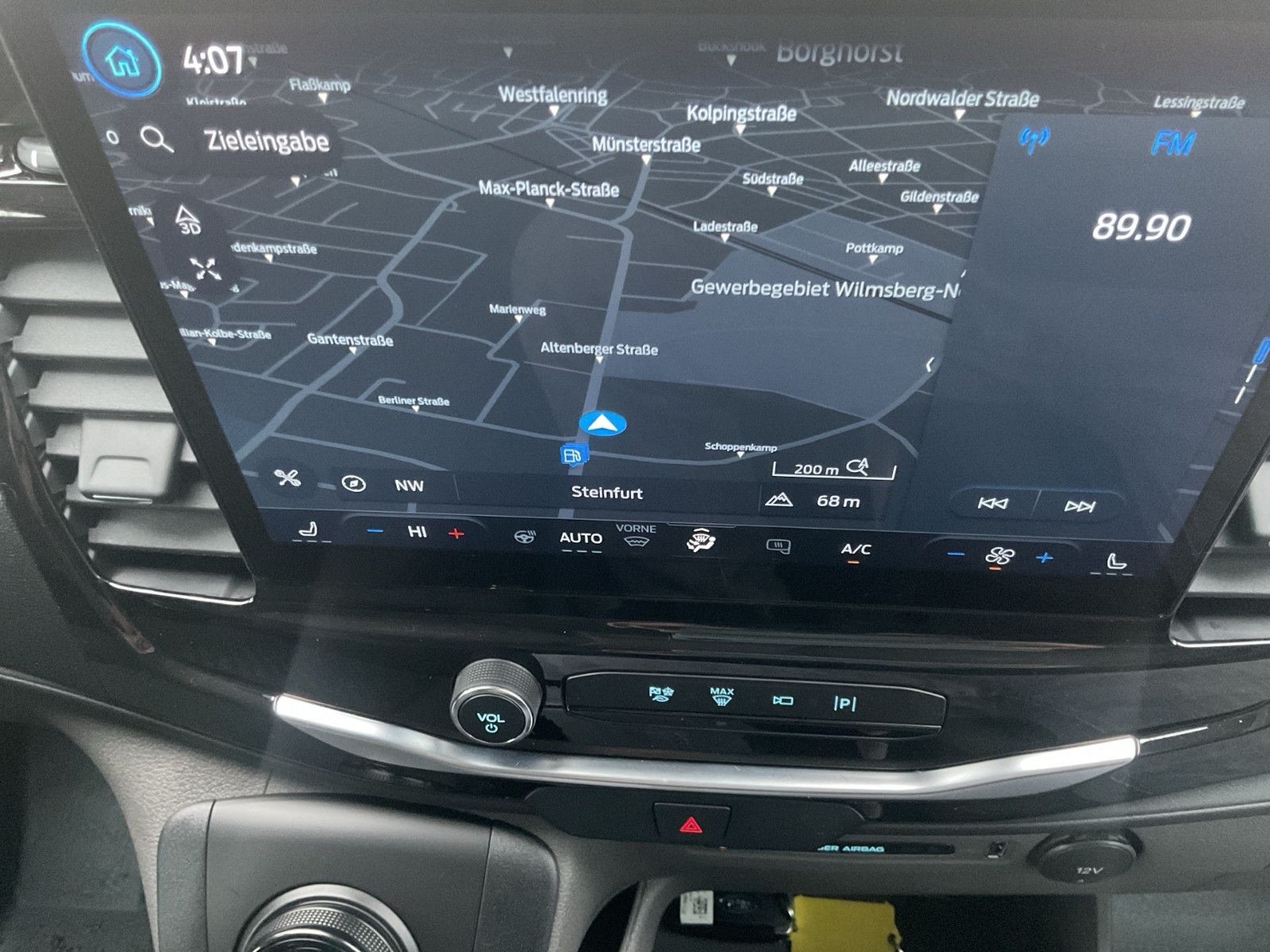 Fahrzeugabbildung Ford MATIST FAMILY L 5 Sitzplätze und 4 Schlafplätze