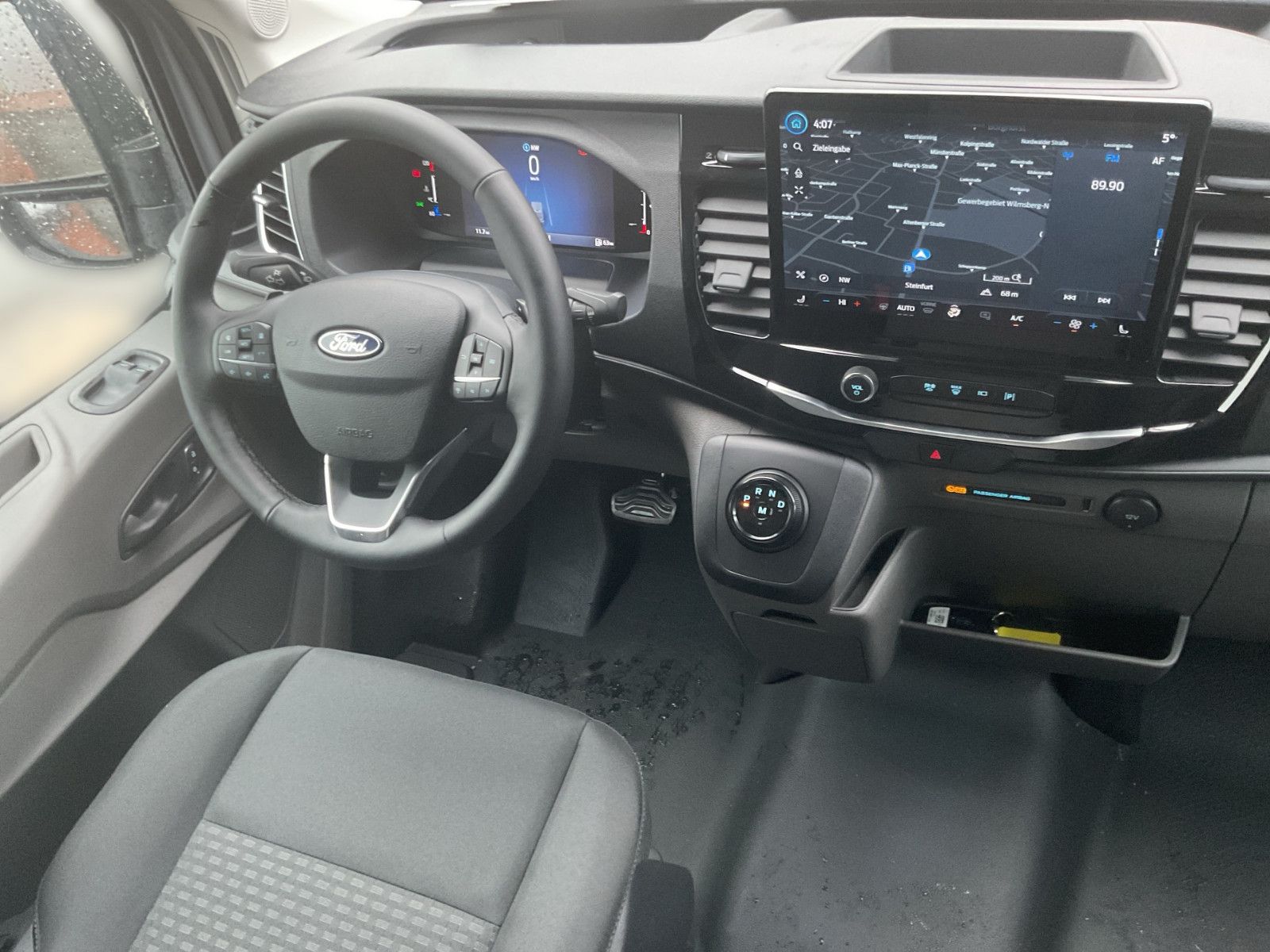 Fahrzeugabbildung Ford MATIST FAMILY L 5 Sitzplätze und 4 Schlafplätze