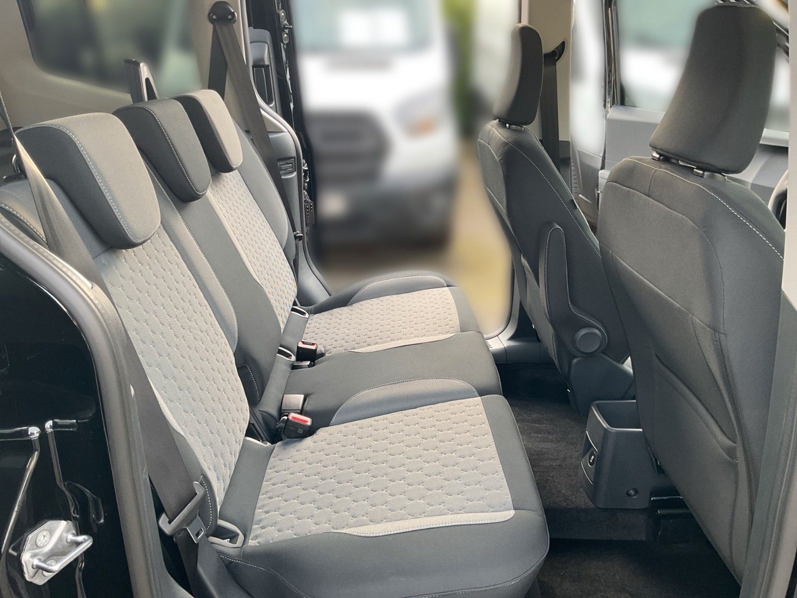 Fahrzeugabbildung Ford Tourneo Courier 1.0 EcoBoost Titanium+Kamera+ACC
