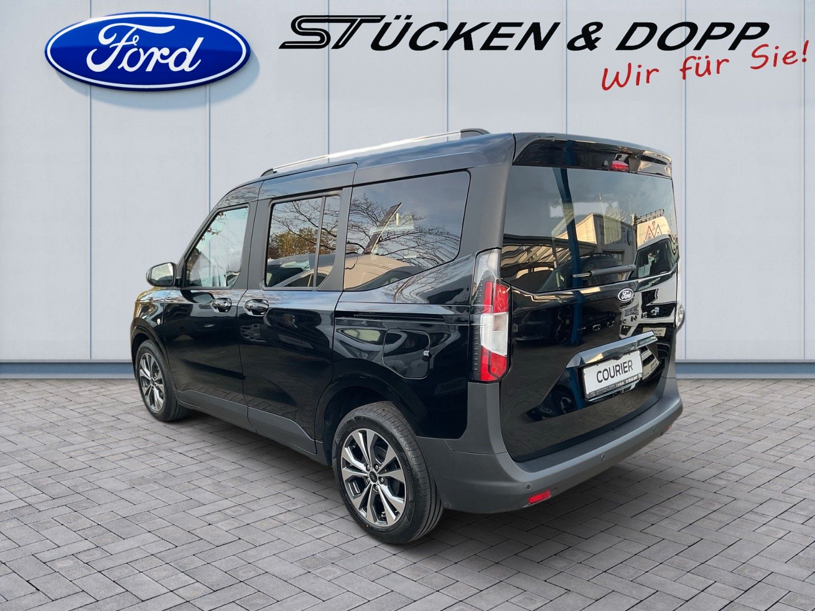 Fahrzeugabbildung Ford Tourneo Courier 1.0 EcoBoost Titanium+Kamera+ACC