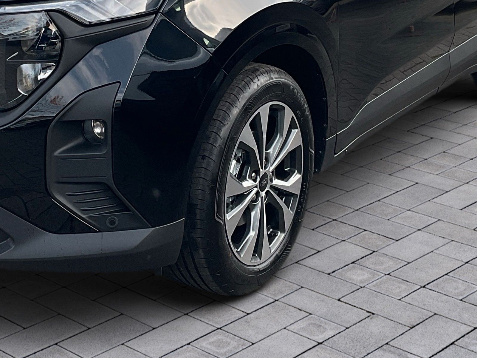 Fahrzeugabbildung Ford Tourneo Courier 1.0 EcoBoost Titanium+Kamera+ACC