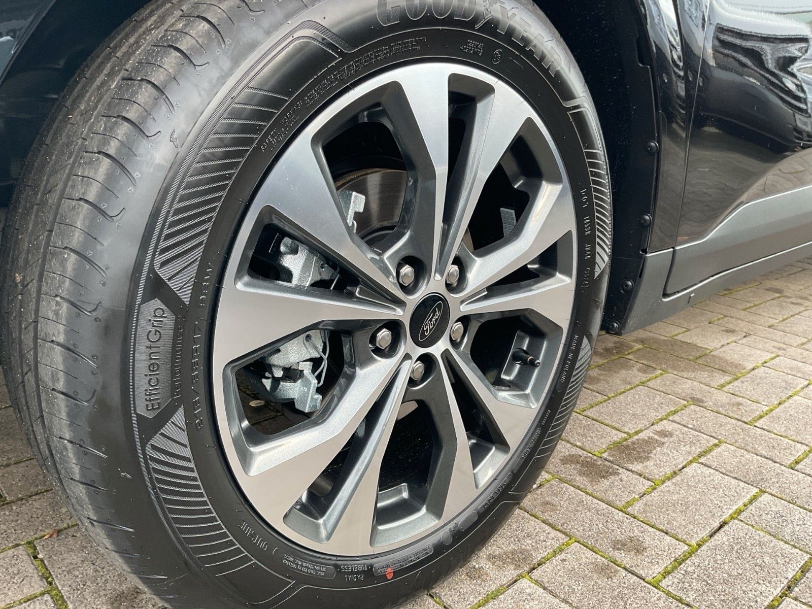Fahrzeugabbildung Ford Tourneo Courier 1.0 EcoBoost Titanium+Kamera+ACC
