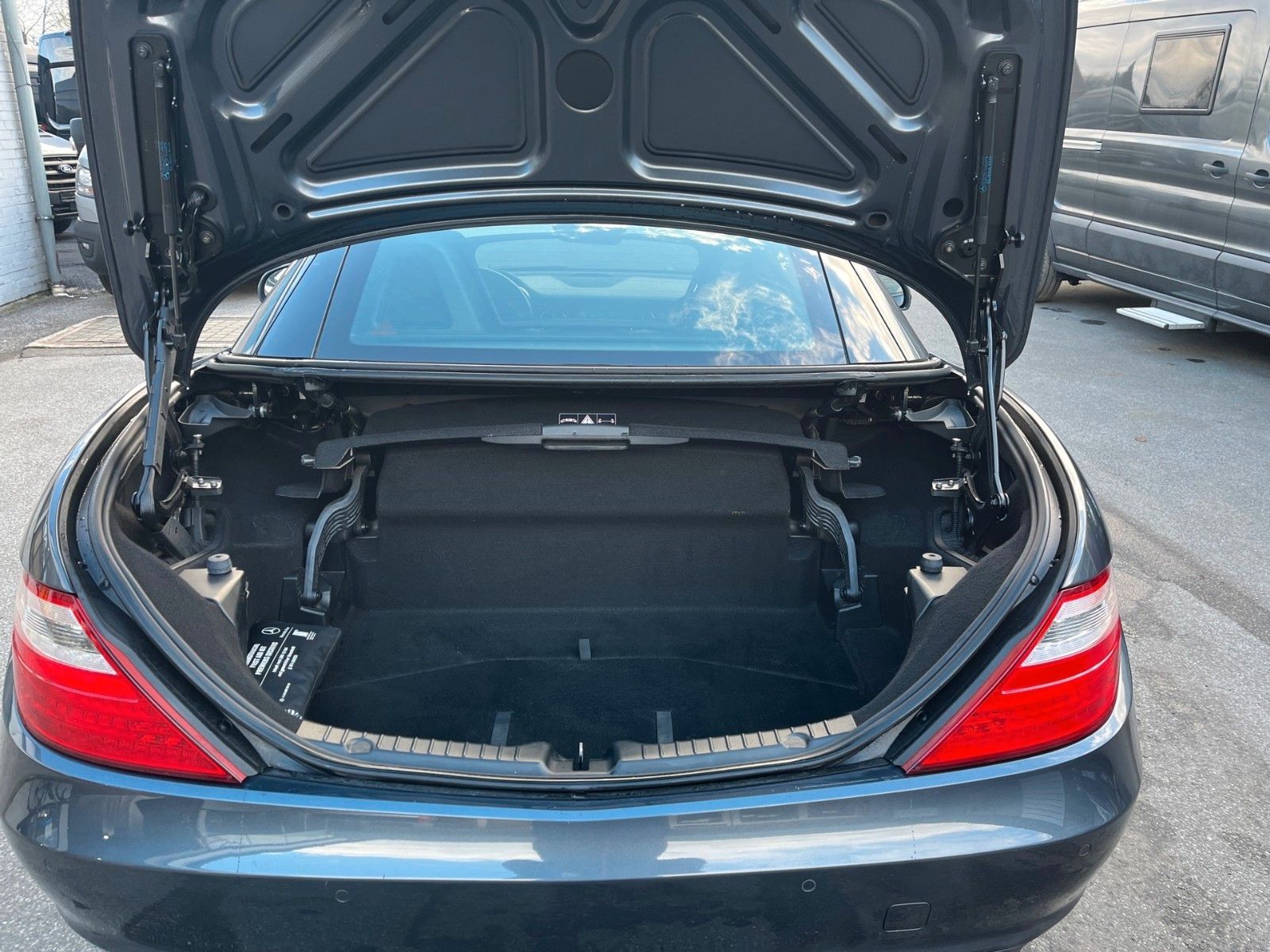 Fahrzeugabbildung Mercedes-Benz SLK 200 Roadster+Panorama-Vario+Navi+...