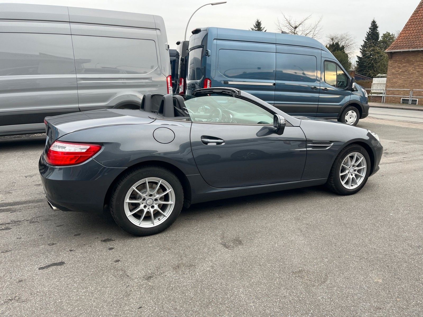 Fahrzeugabbildung Mercedes-Benz SLK 200 Roadster+Panorama-Vario+Navi+...