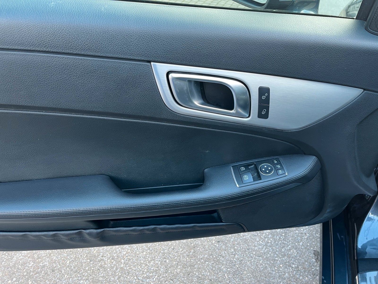 Fahrzeugabbildung Mercedes-Benz SLK 200 Roadster+Panorama-Vario+Navi+...