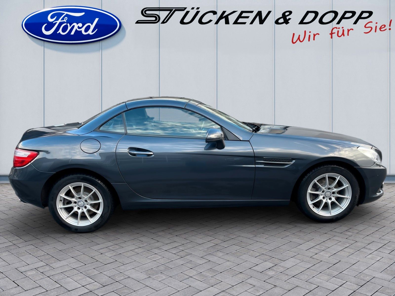 Fahrzeugabbildung Mercedes-Benz SLK 200 Roadster+Panorama-Vario+Navi+...