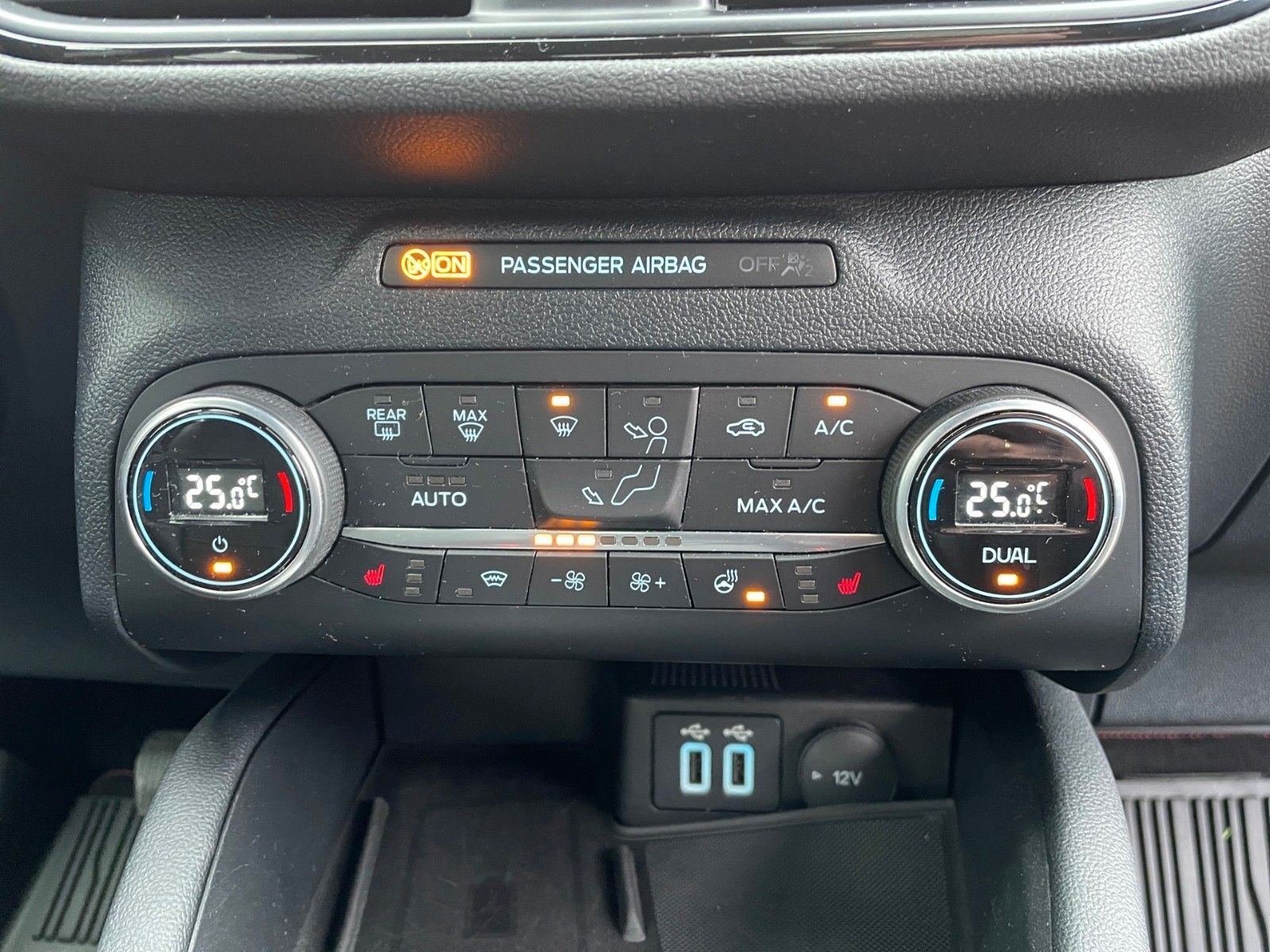 Fahrzeugabbildung Ford Kuga Hybrid ST-Line X+ACC+LED+Kamera+...