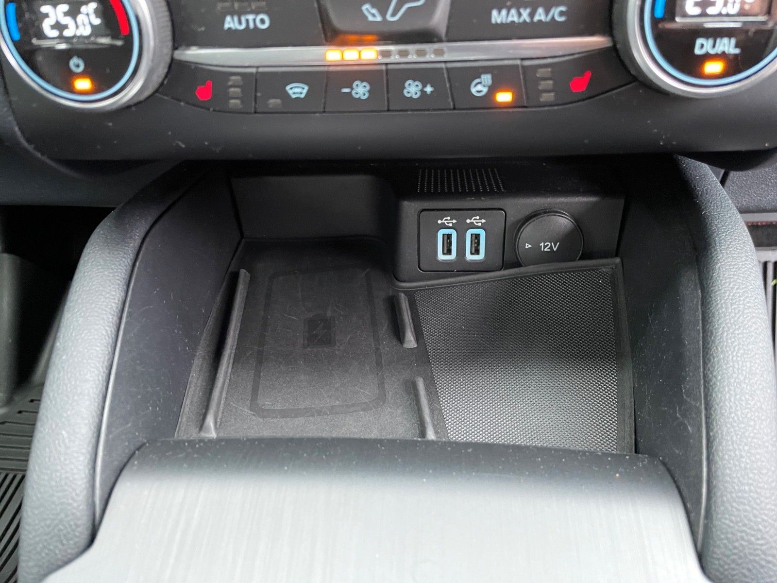 Fahrzeugabbildung Ford Kuga Hybrid ST-Line X+ACC+LED+Kamera+...