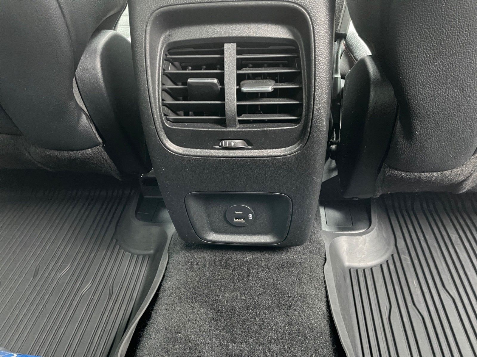 Fahrzeugabbildung Ford Kuga Hybrid ST-Line X+ACC+LED+Kamera+...