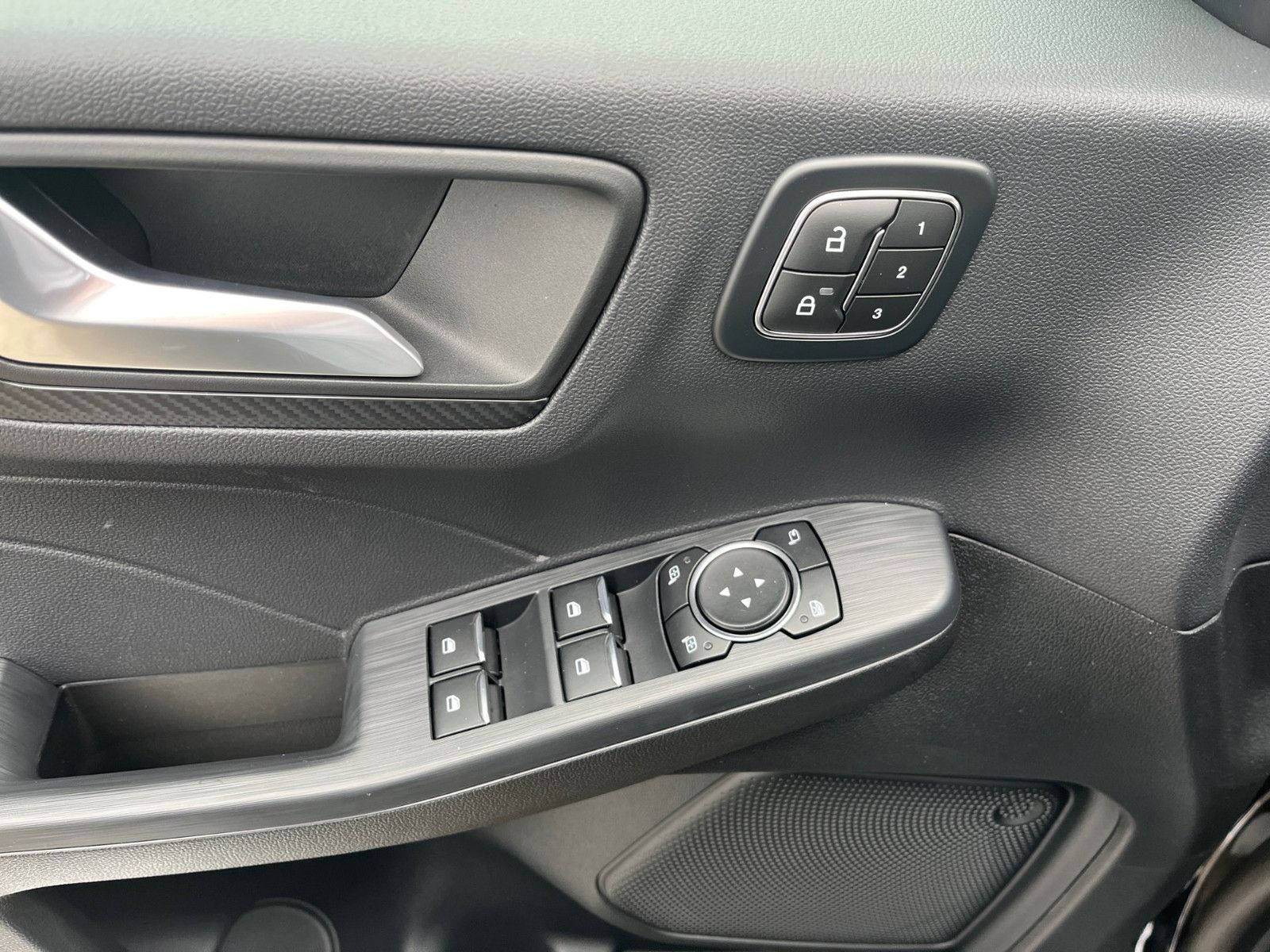 Fahrzeugabbildung Ford Kuga PHEV ST-Line X+ACC+el.AHK+Panorama-Dach+20"