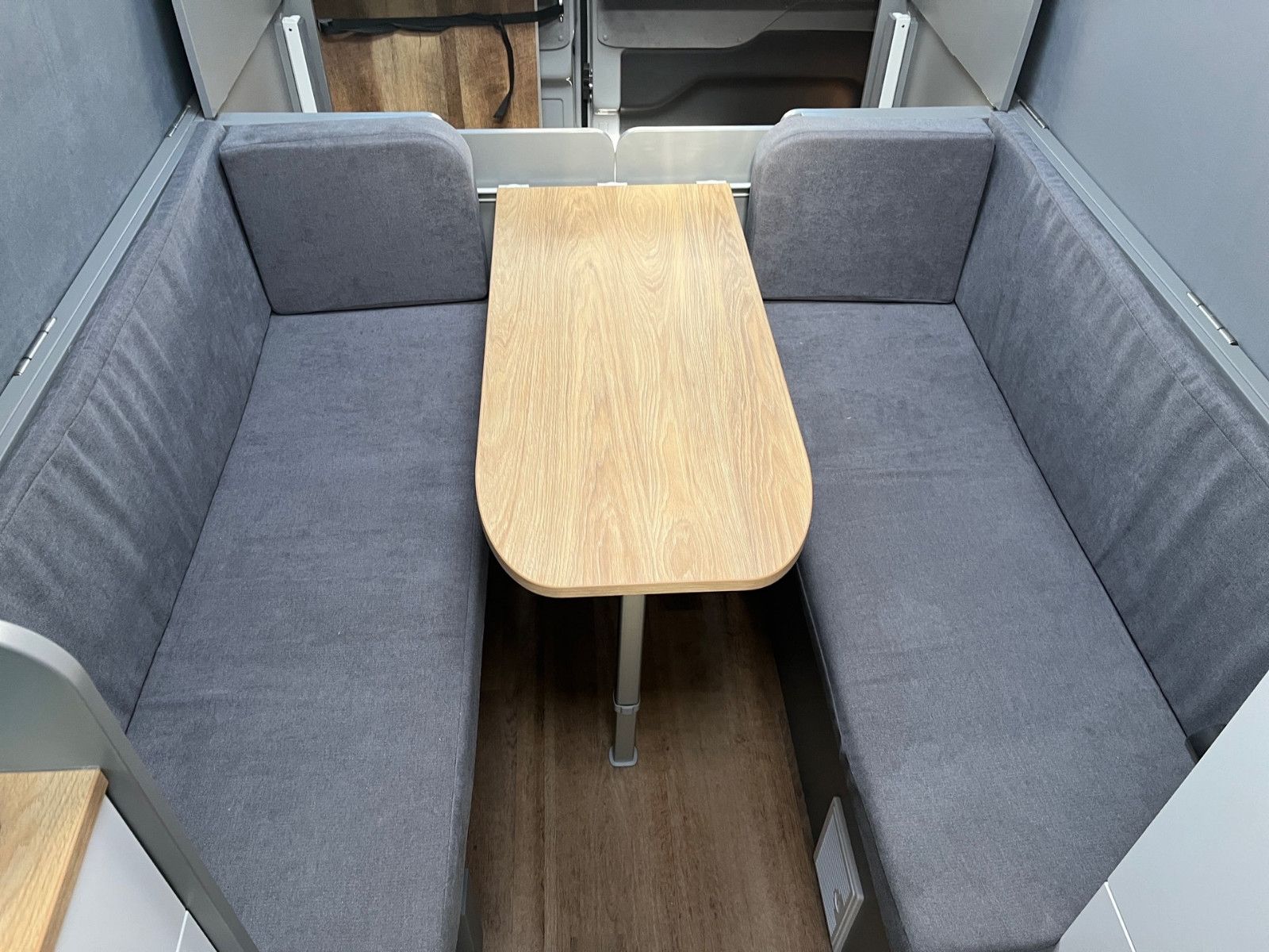 Fahrzeugabbildung Ford Matist XL