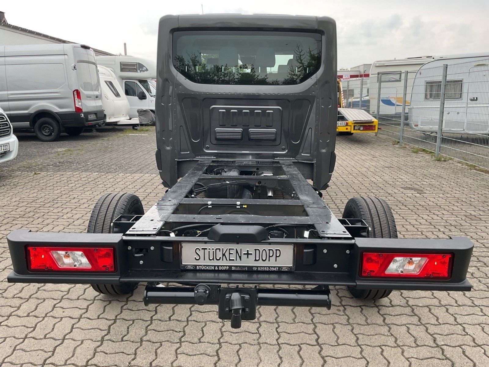 Fahrzeugabbildung Ford Transit Pritsche 350 L3 Doppelkabine Trend