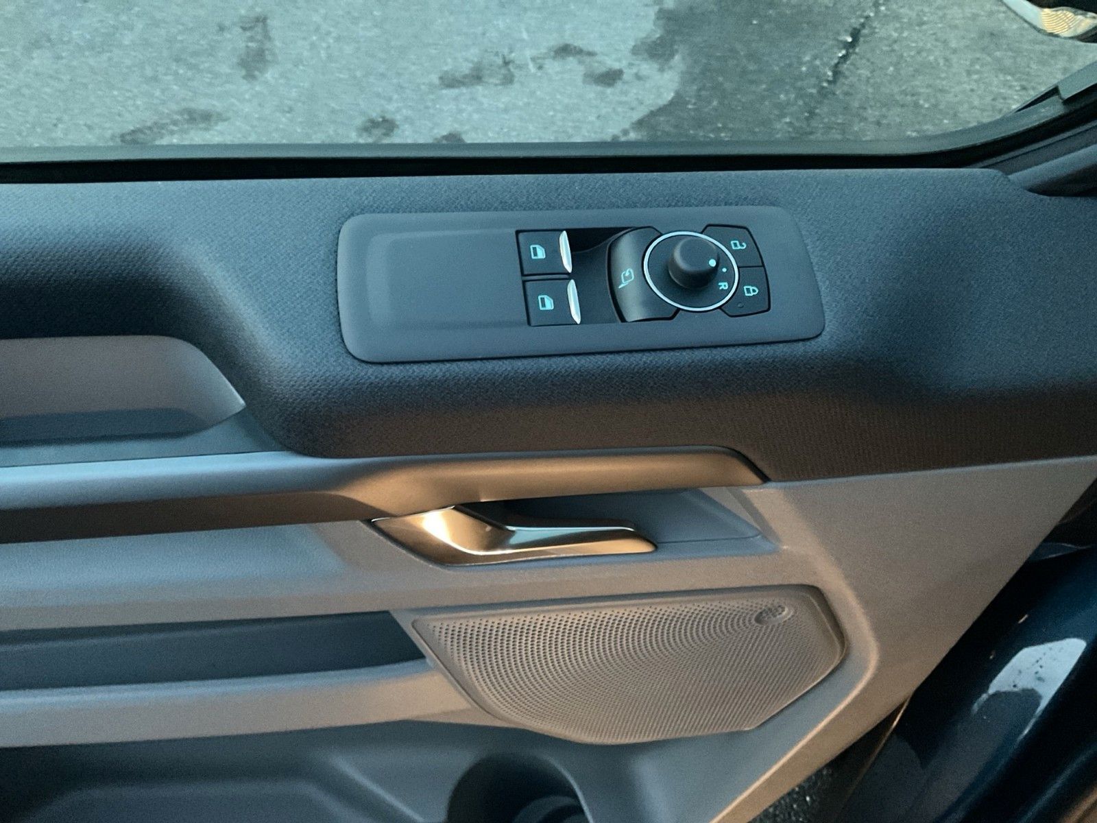 Fahrzeugabbildung Ford NEUER NUGGET Titanium 2024