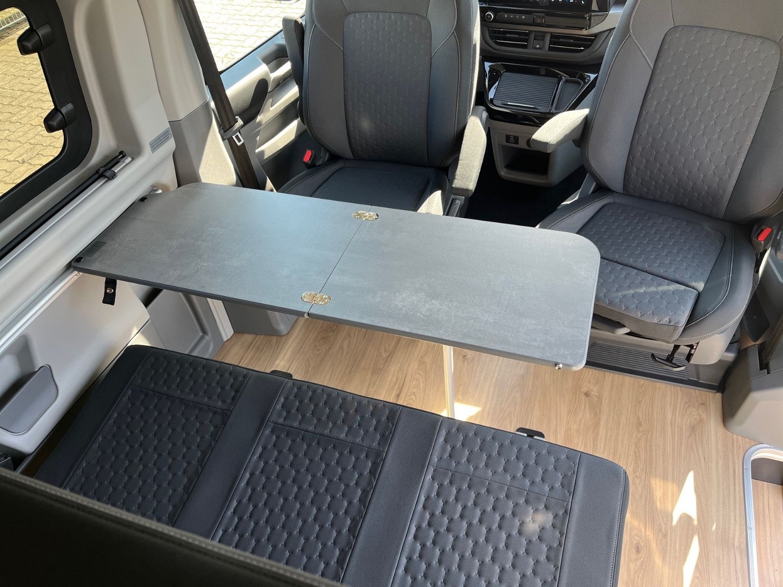 Fahrzeugabbildung Ford NEUER NUGGET Titanium 2025 SOFORT