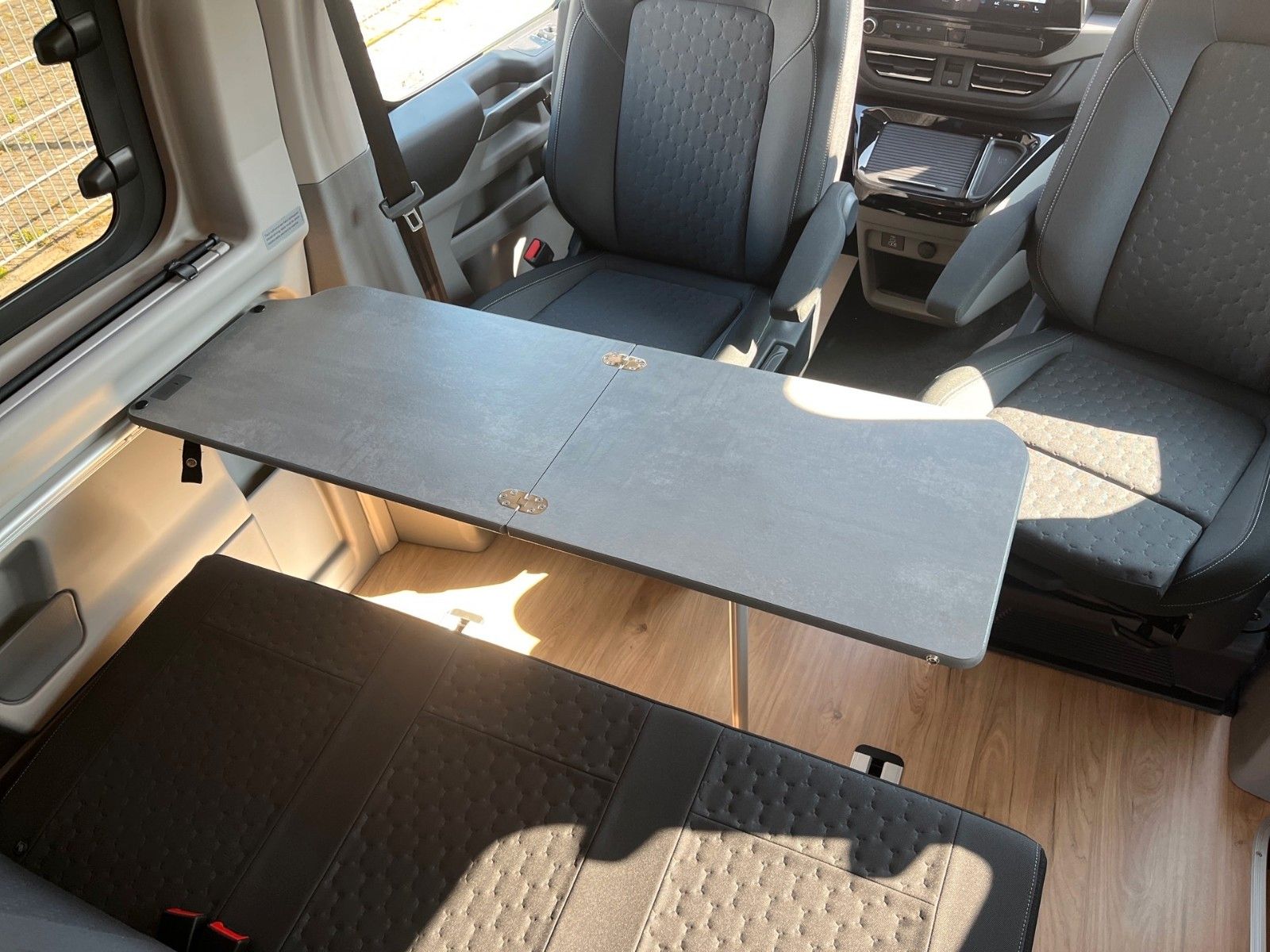 Fahrzeugabbildung Ford Nugget AD Titanium Allrad