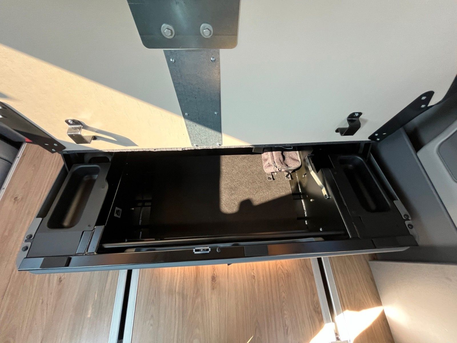 Fahrzeugabbildung Ford Nugget AD Titanium Allrad