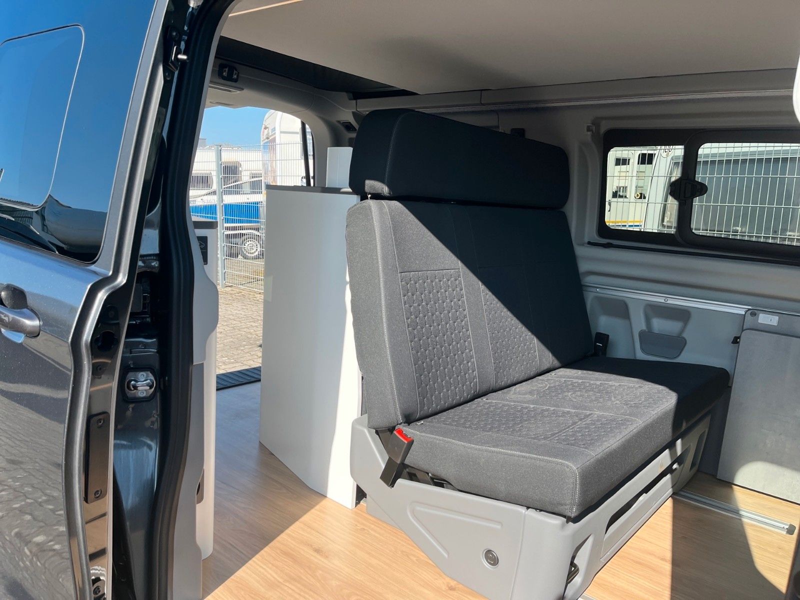 Fahrzeugabbildung Ford Nugget AD Titanium Allrad