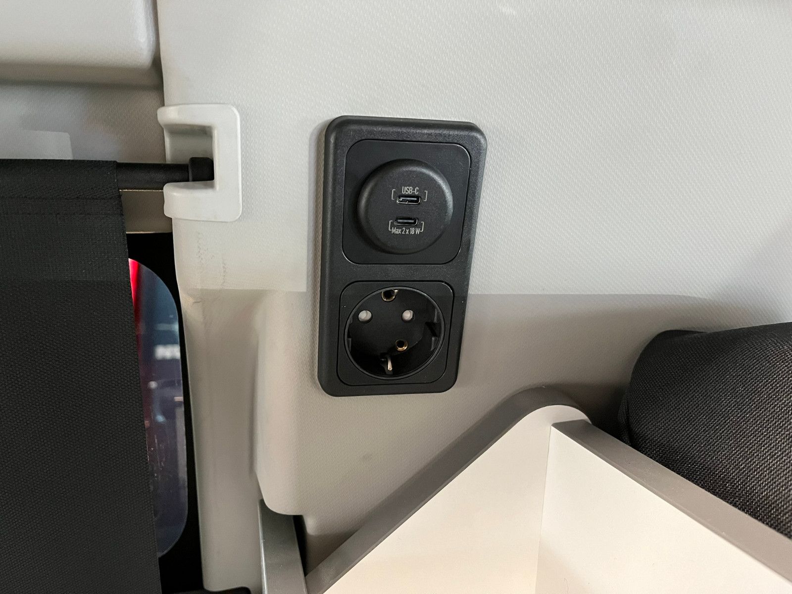 Fahrzeugabbildung Ford Nugget AD Titanium