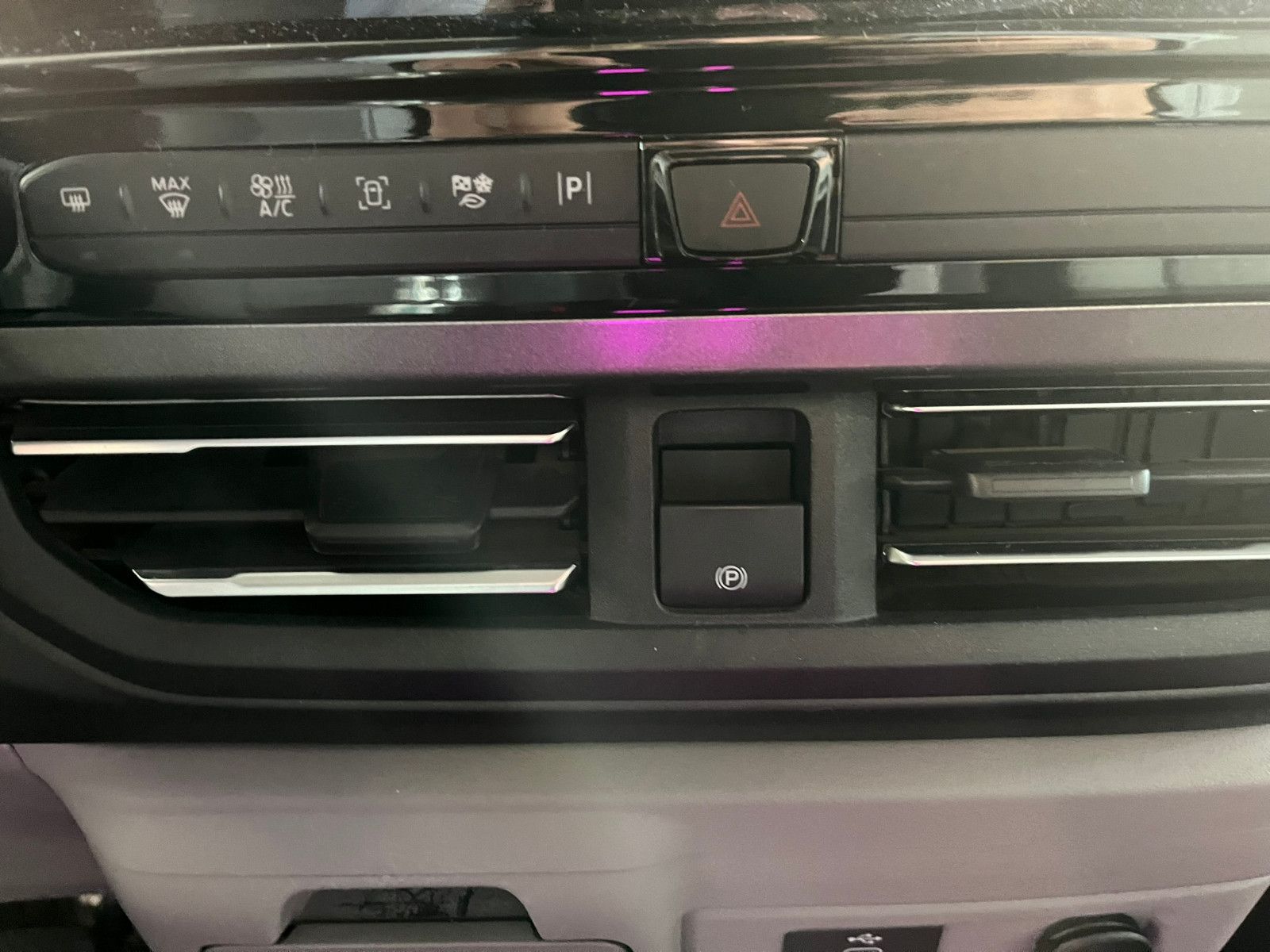 Fahrzeugabbildung Ford Nugget AD Titanium