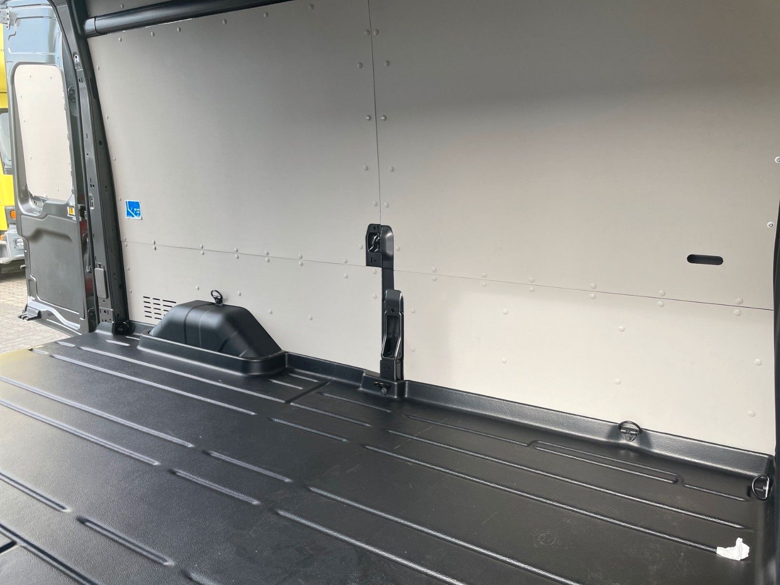 Fahrzeugabbildung Ford E-Transit 390 L3 H3 Kastenwagen Trend