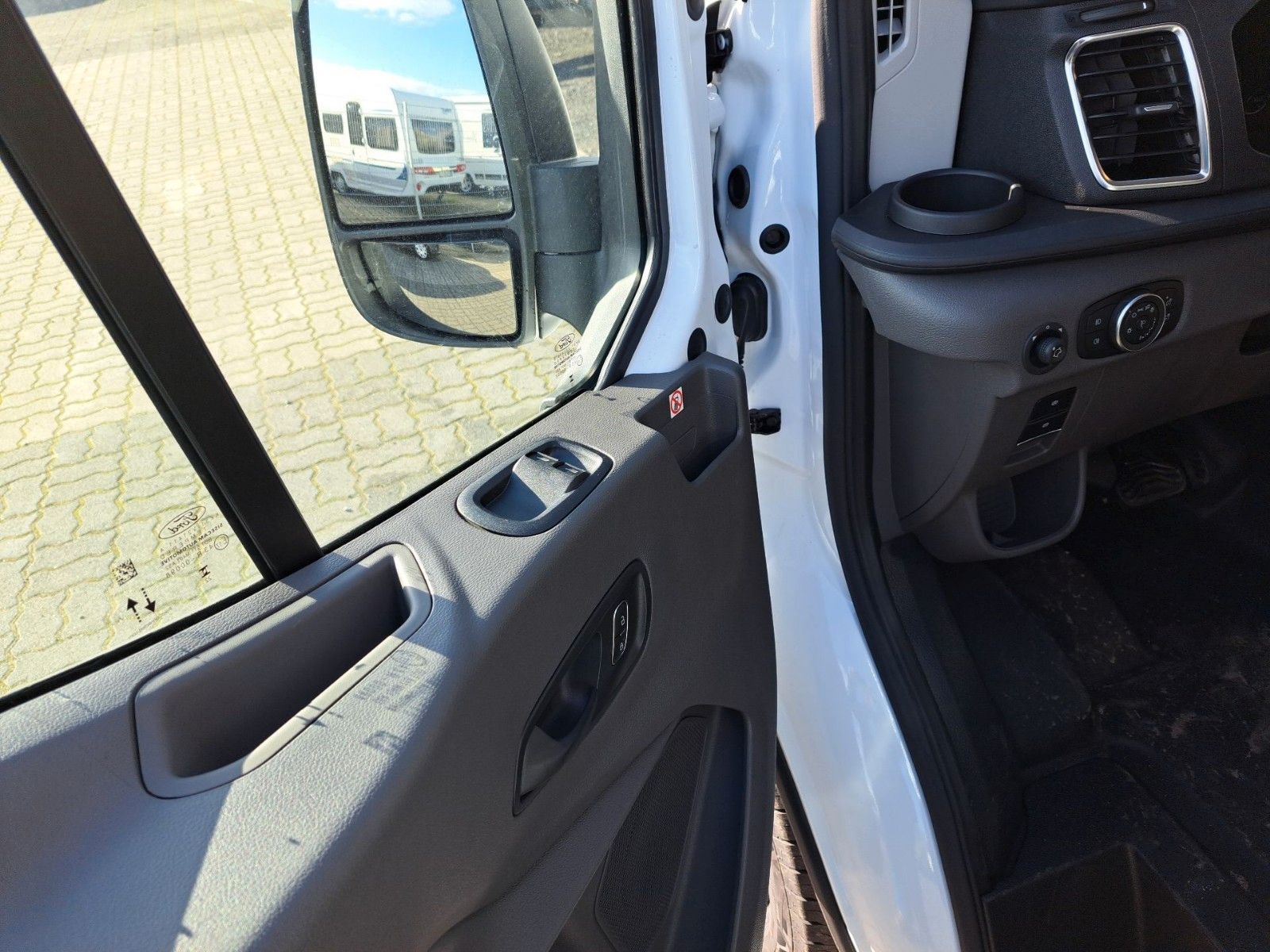 Fahrzeugabbildung Ford E-Transit Kasten 350 L3 H2 Trend