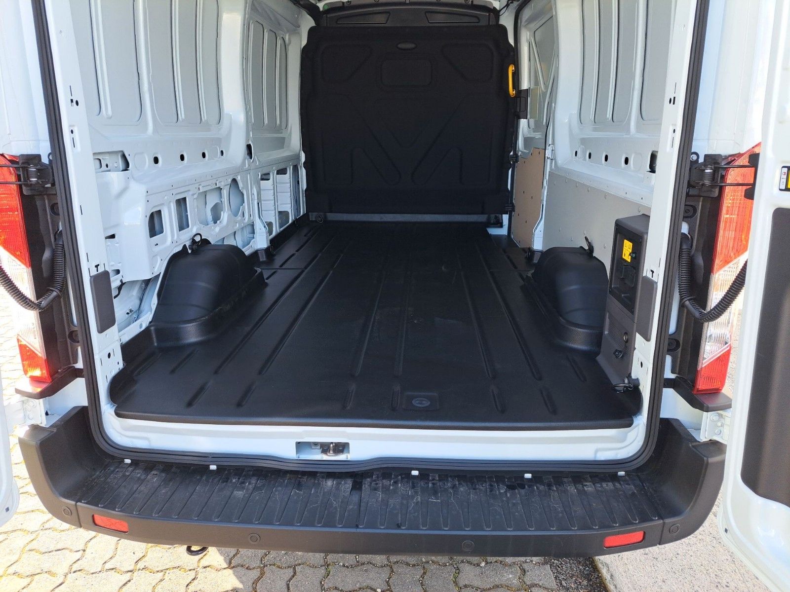 Fahrzeugabbildung Ford E-Transit Kasten 350 L3 H2 Trend