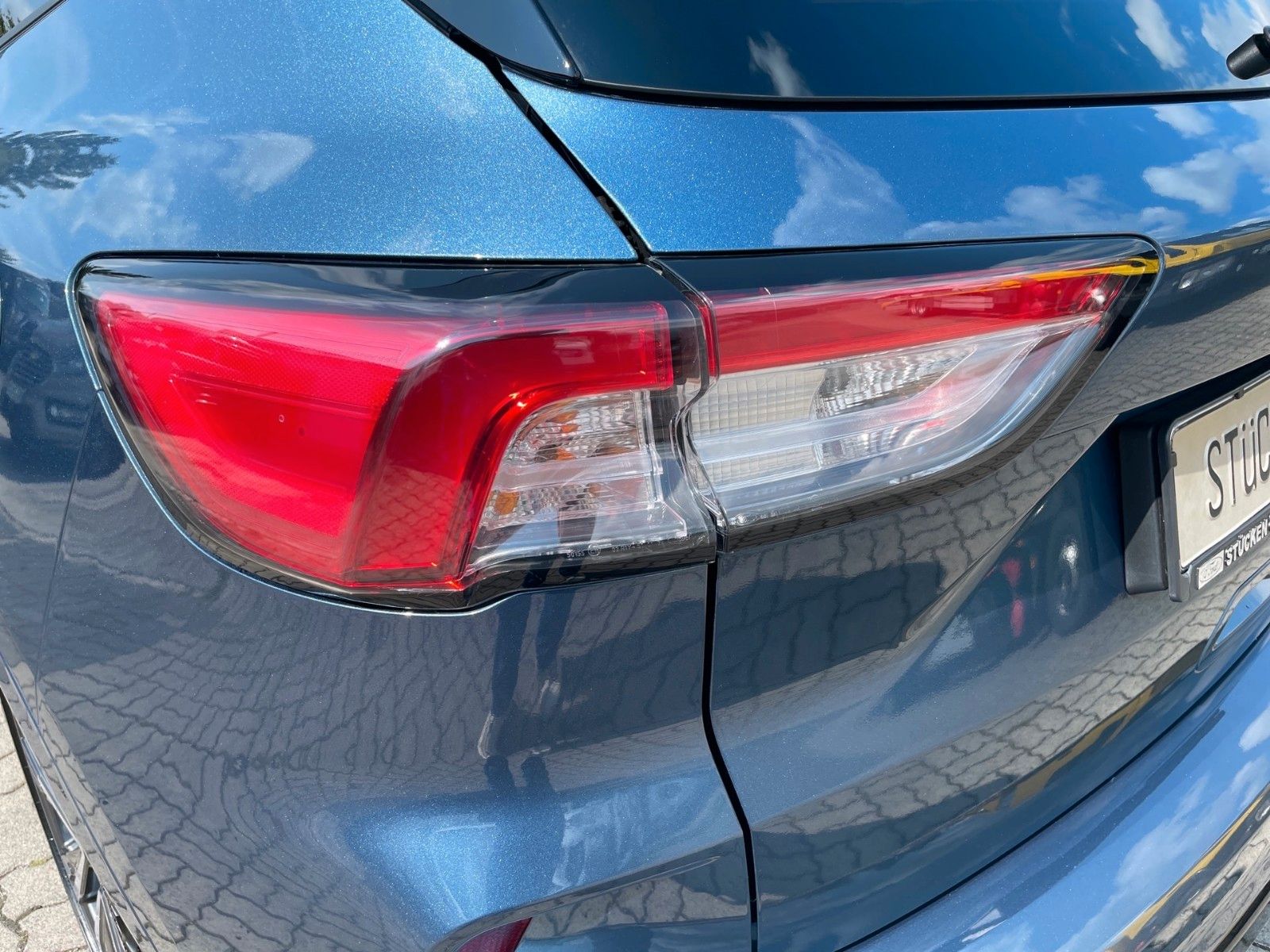 Fahrzeugabbildung Ford Kuga PHEV ST-Line X+ACC+AHK+Panoarama+20" LMF+..