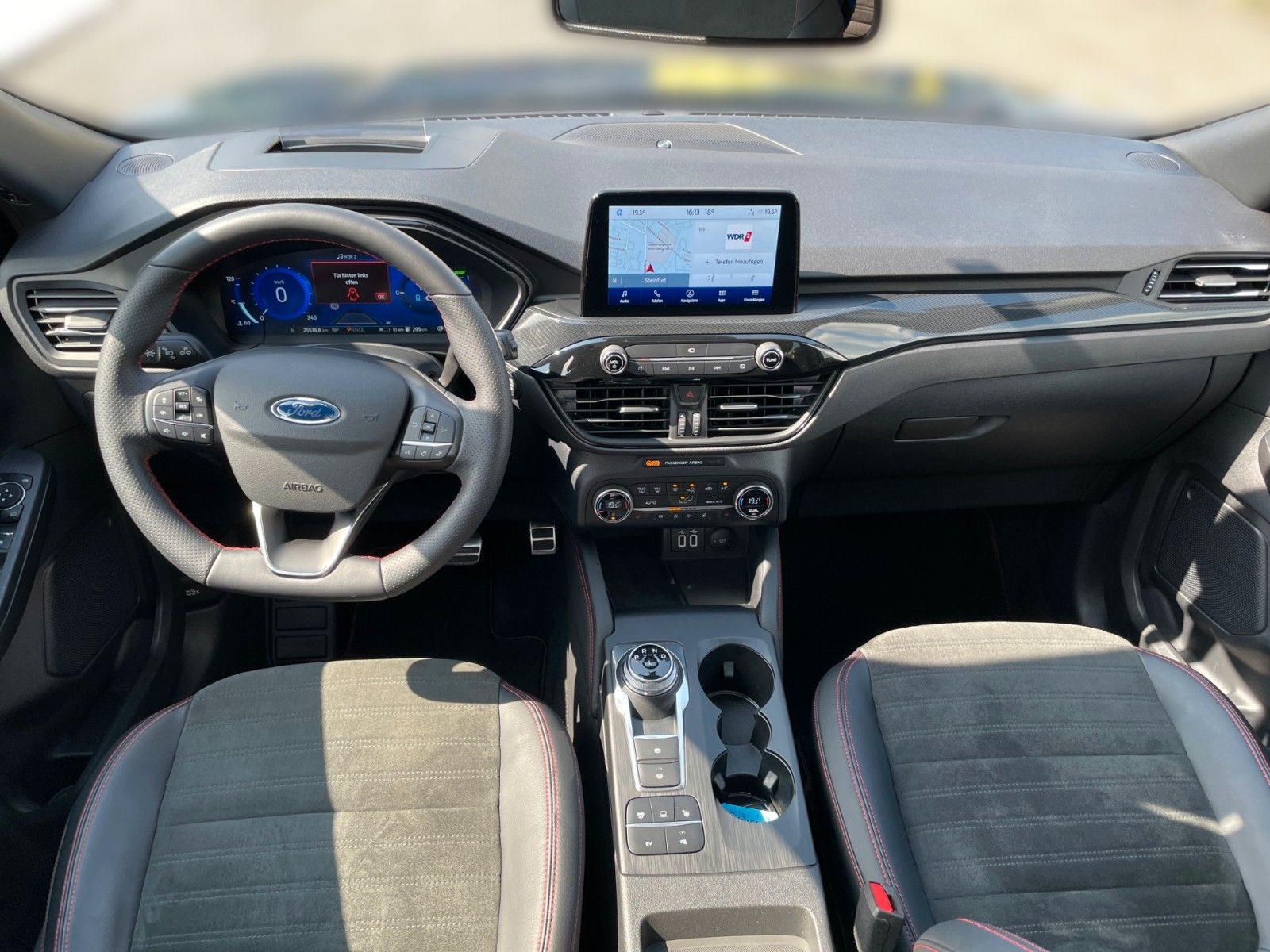 Fahrzeugabbildung Ford Kuga PHEV ST-Line X+ACC+AHK+Panoarama+20" LMF+..