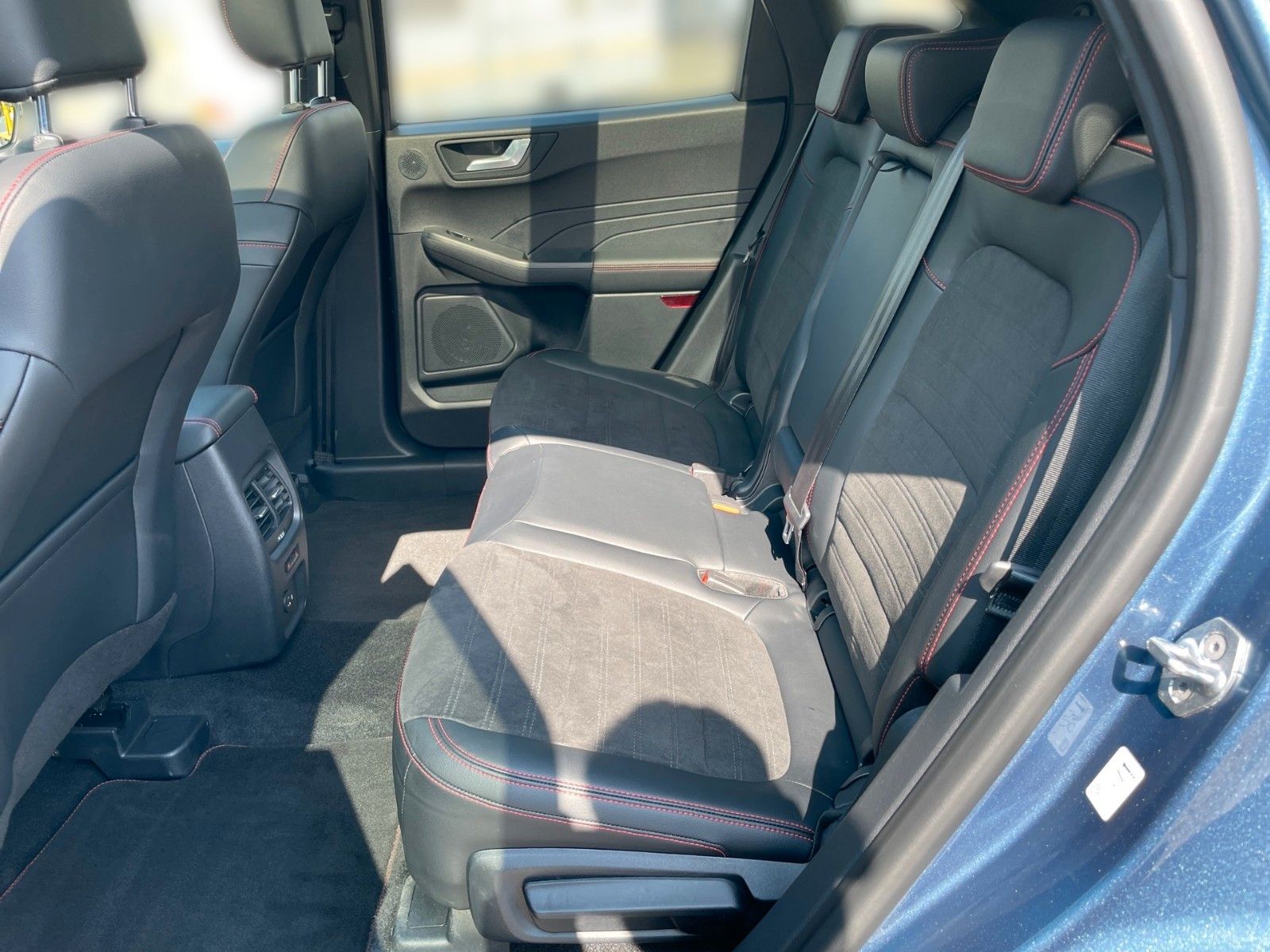 Fahrzeugabbildung Ford Kuga PHEV ST-Line X+ACC+AHK+Panoarama+20" LMF+..