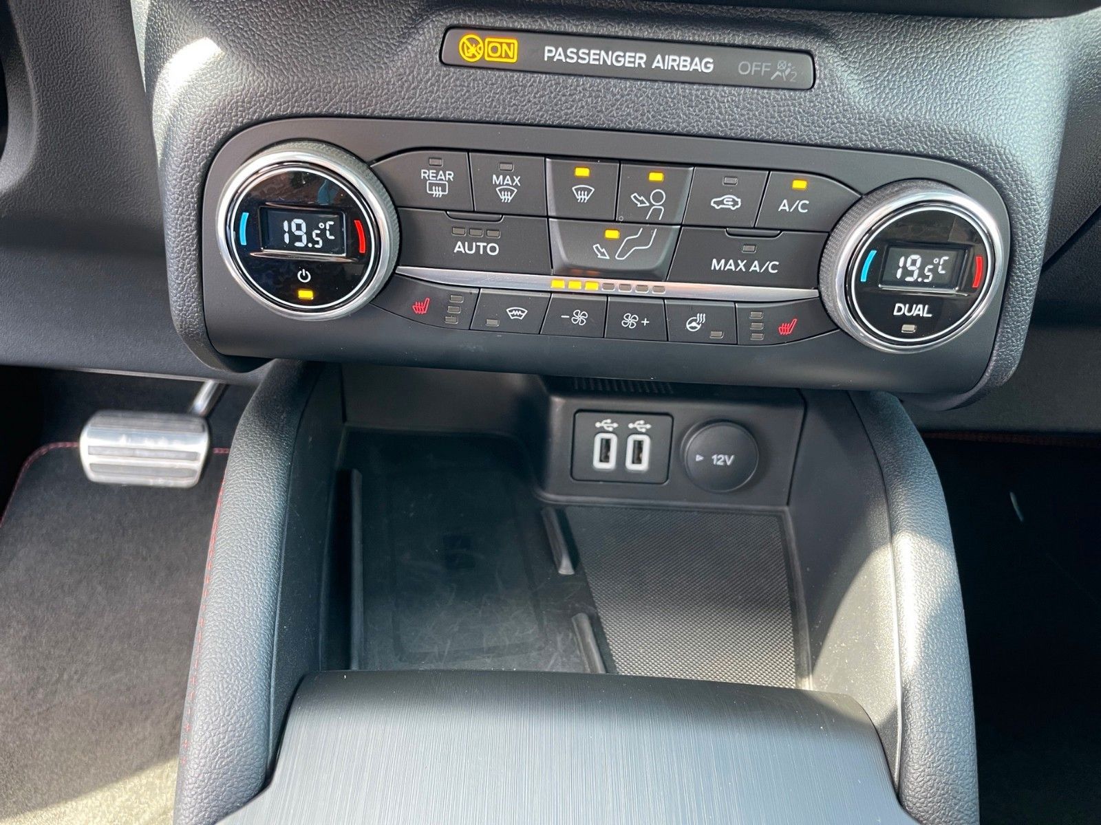 Fahrzeugabbildung Ford Kuga PHEV ST-Line X+ACC+AHK+Panoarama+20" LMF+..