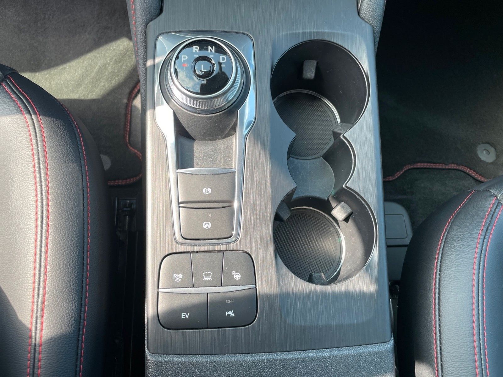 Fahrzeugabbildung Ford Kuga PHEV ST-Line X+ACC+AHK+Panoarama+20" LMF+..