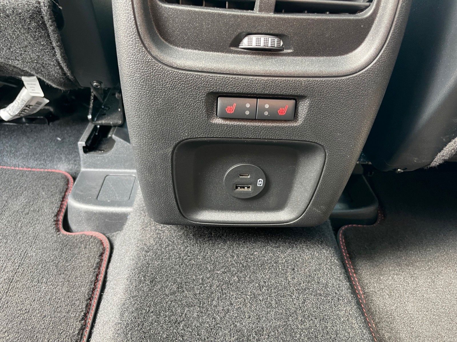 Fahrzeugabbildung Ford Kuga PHEV ST-Line X+ACC+AHK+Panoarama+20" LMF+..