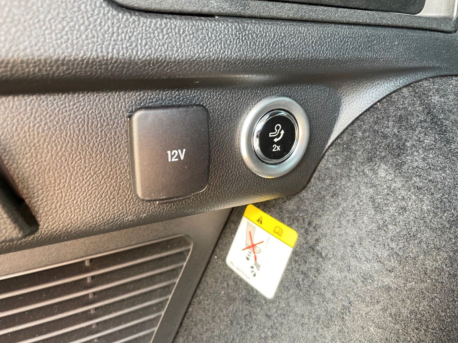 Fahrzeugabbildung Ford Kuga PHEV ST-Line X+ACC+AHK+Panoarama+20" LMF+..