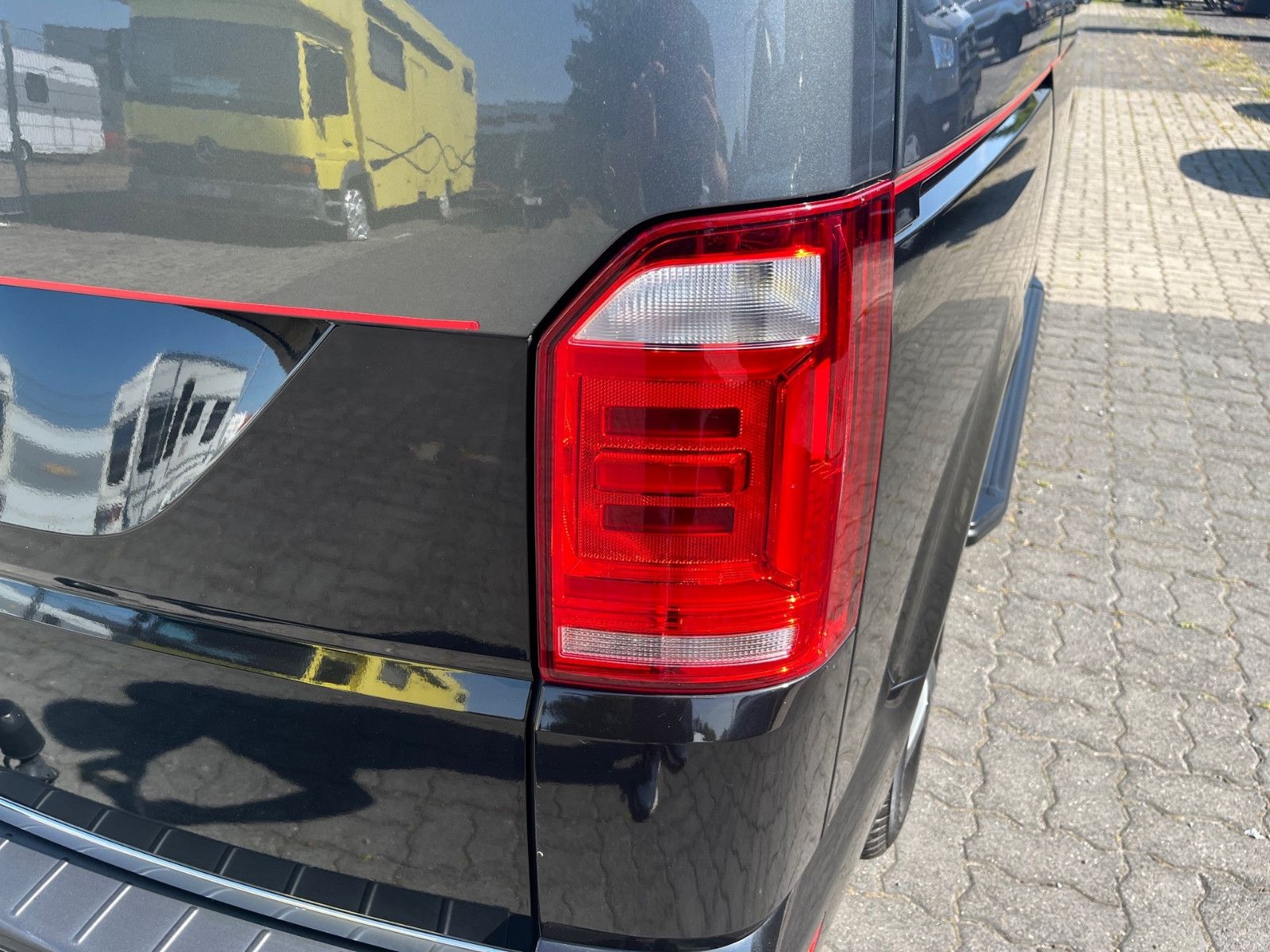 Fahrzeugabbildung Volkswagen T6 Transporter Bus Multivan Highline