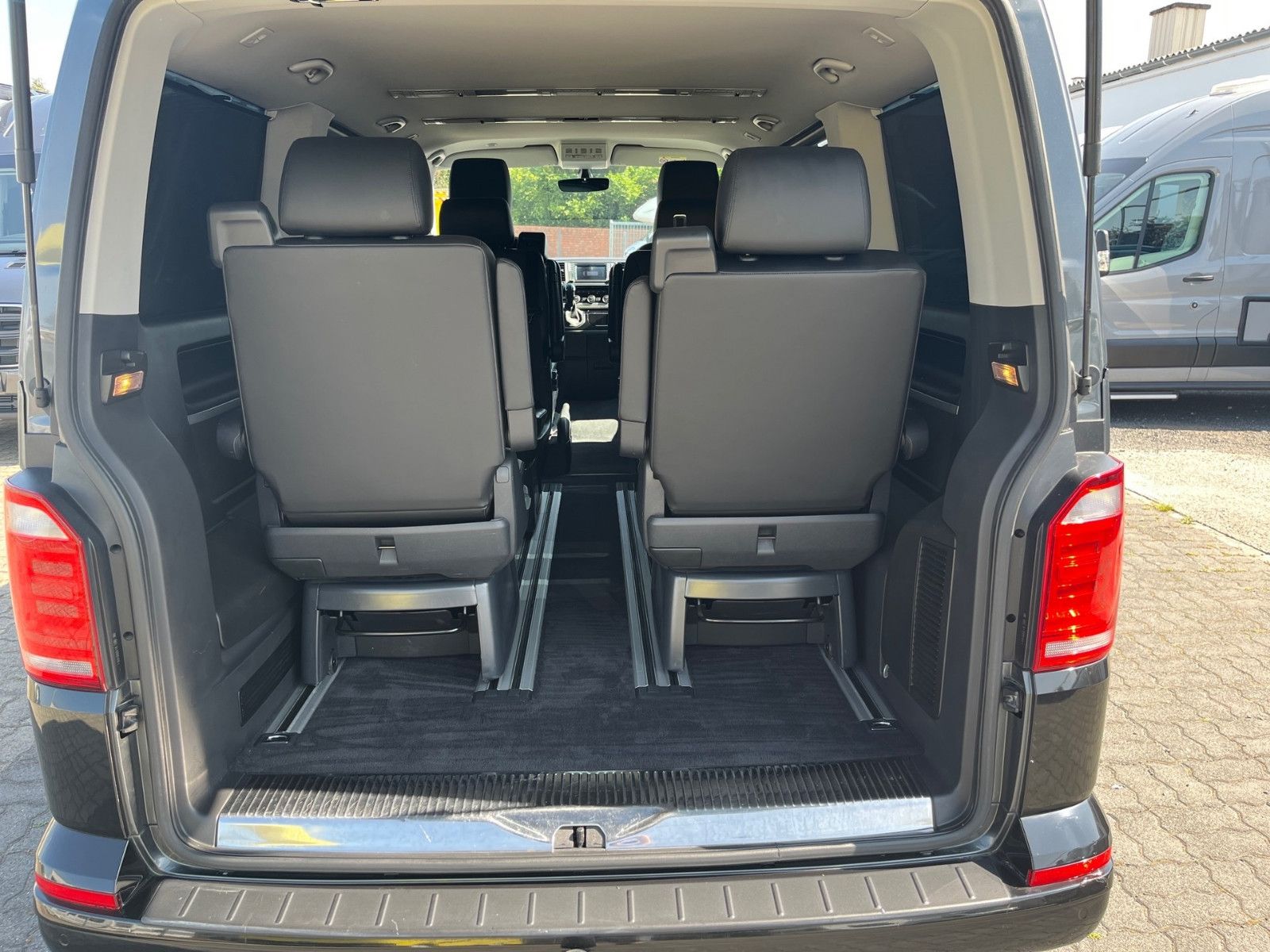 Fahrzeugabbildung Volkswagen T6 Transporter Bus Multivan Highline