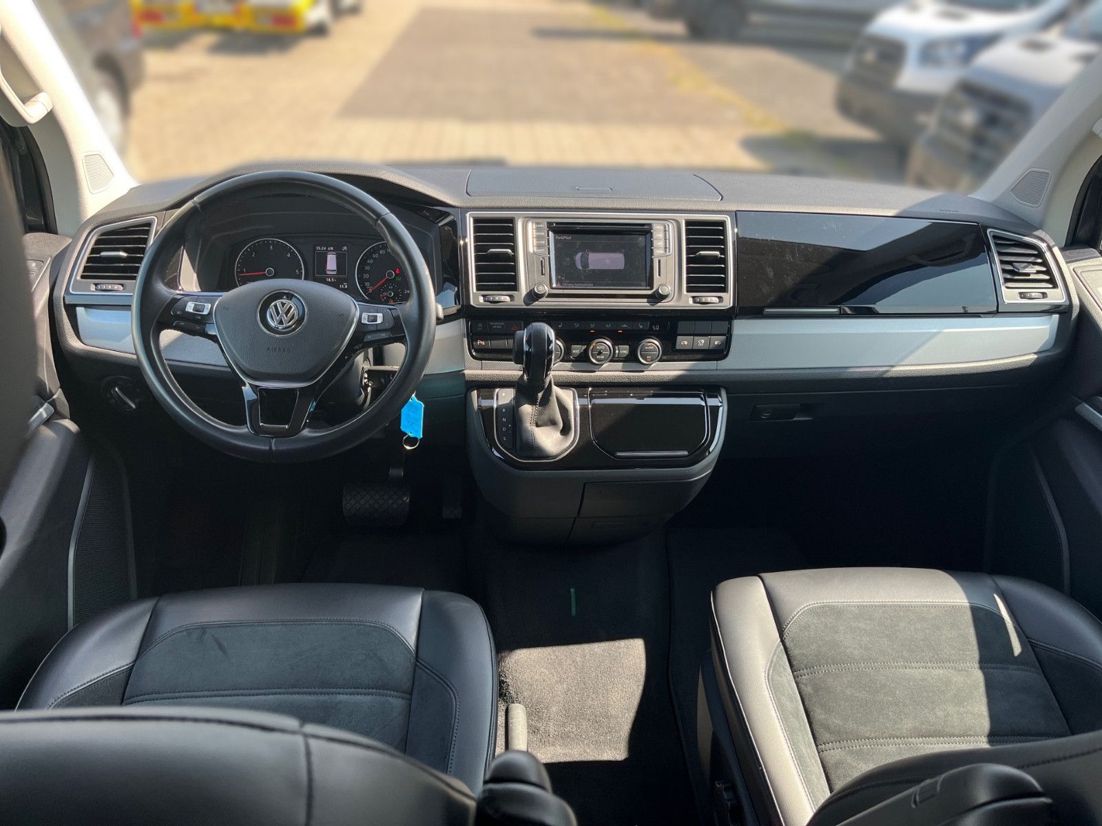 Fahrzeugabbildung Volkswagen T6 Transporter Bus Multivan Highline